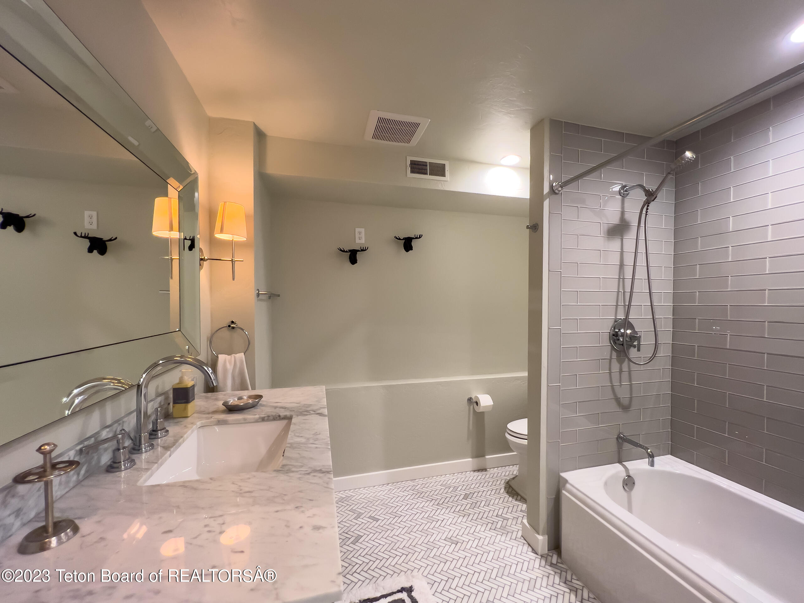 850 WHITEHOUSE Drive