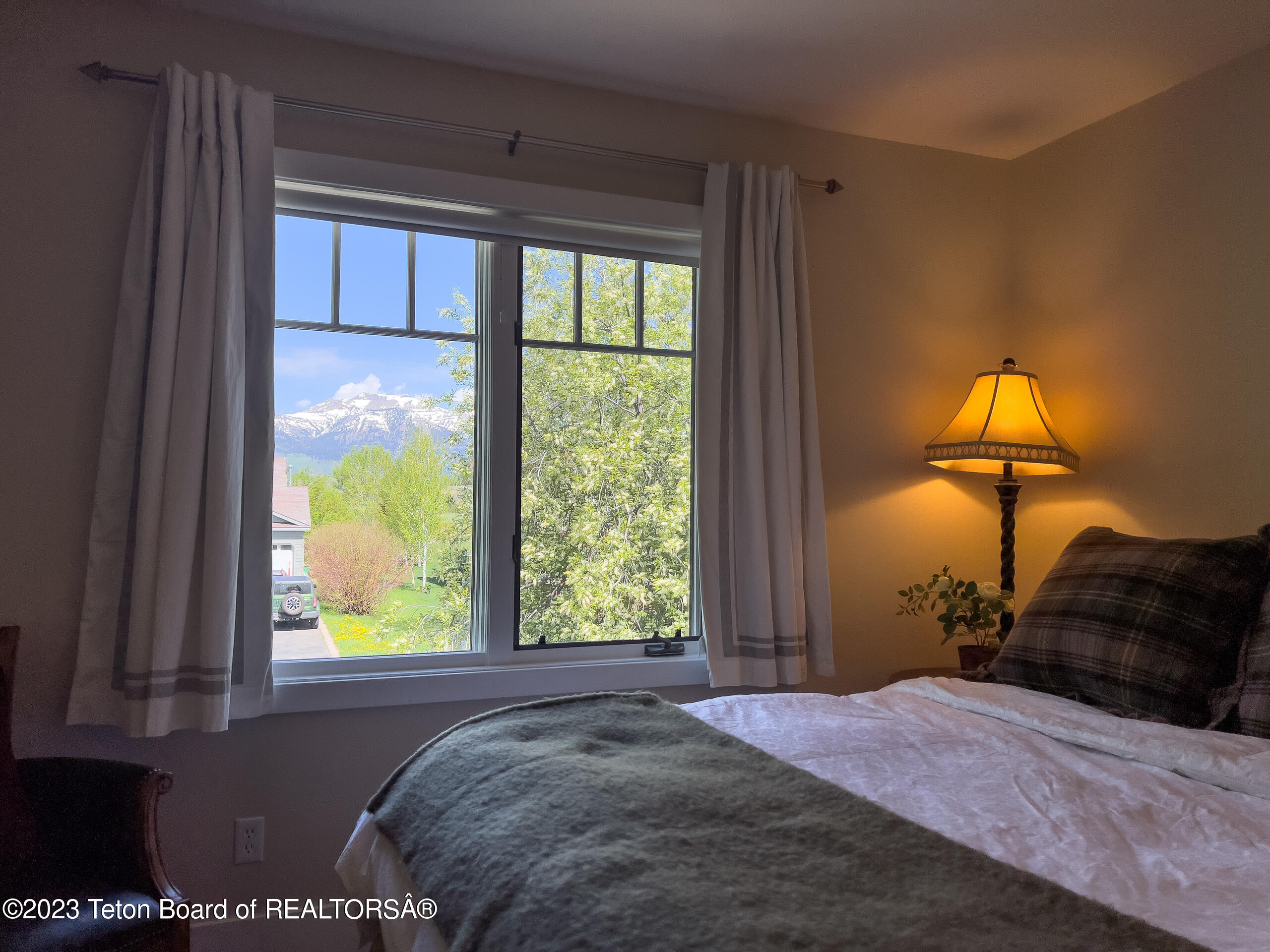 850 WHITEHOUSE Drive