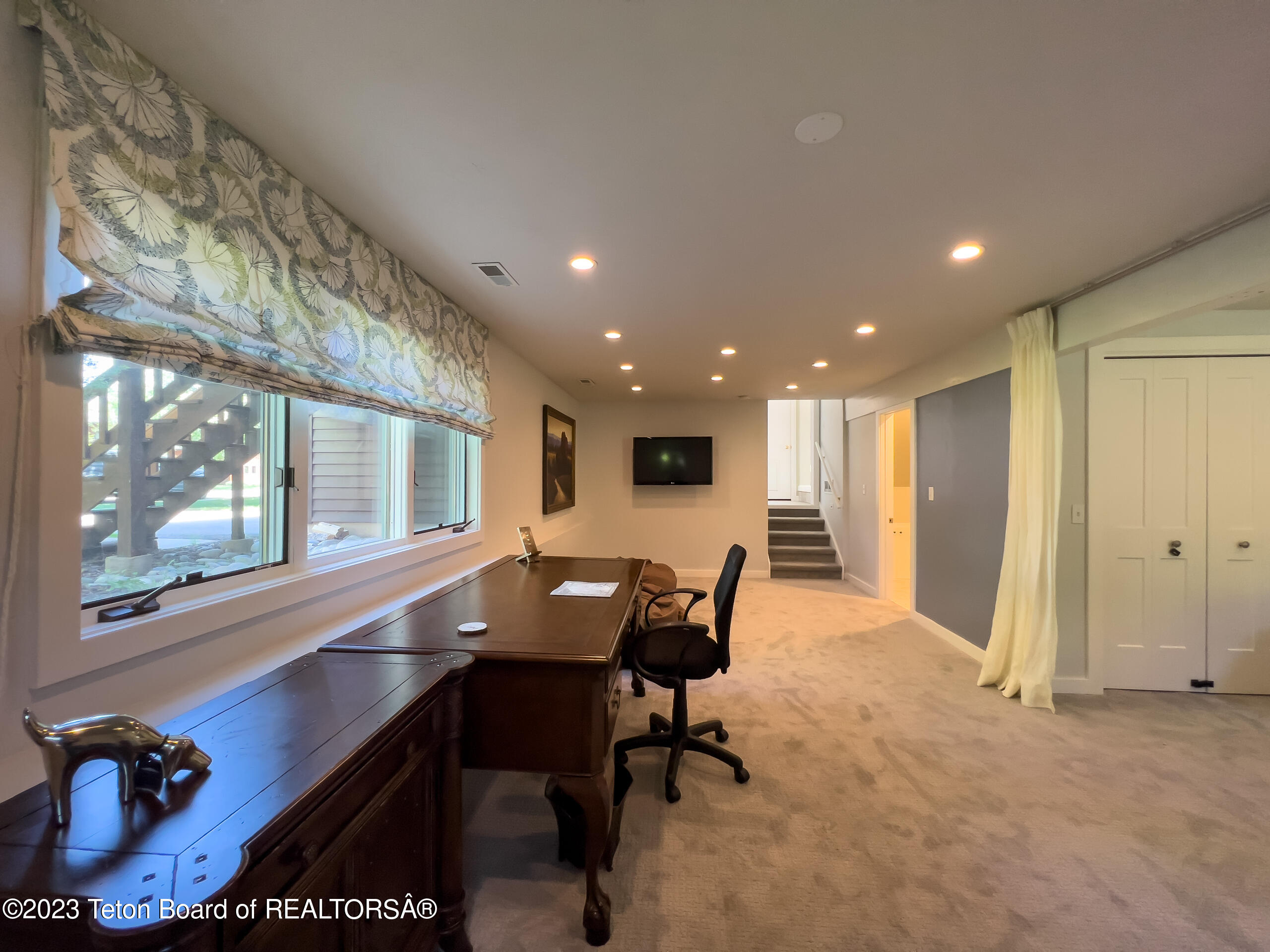 850 WHITEHOUSE Drive