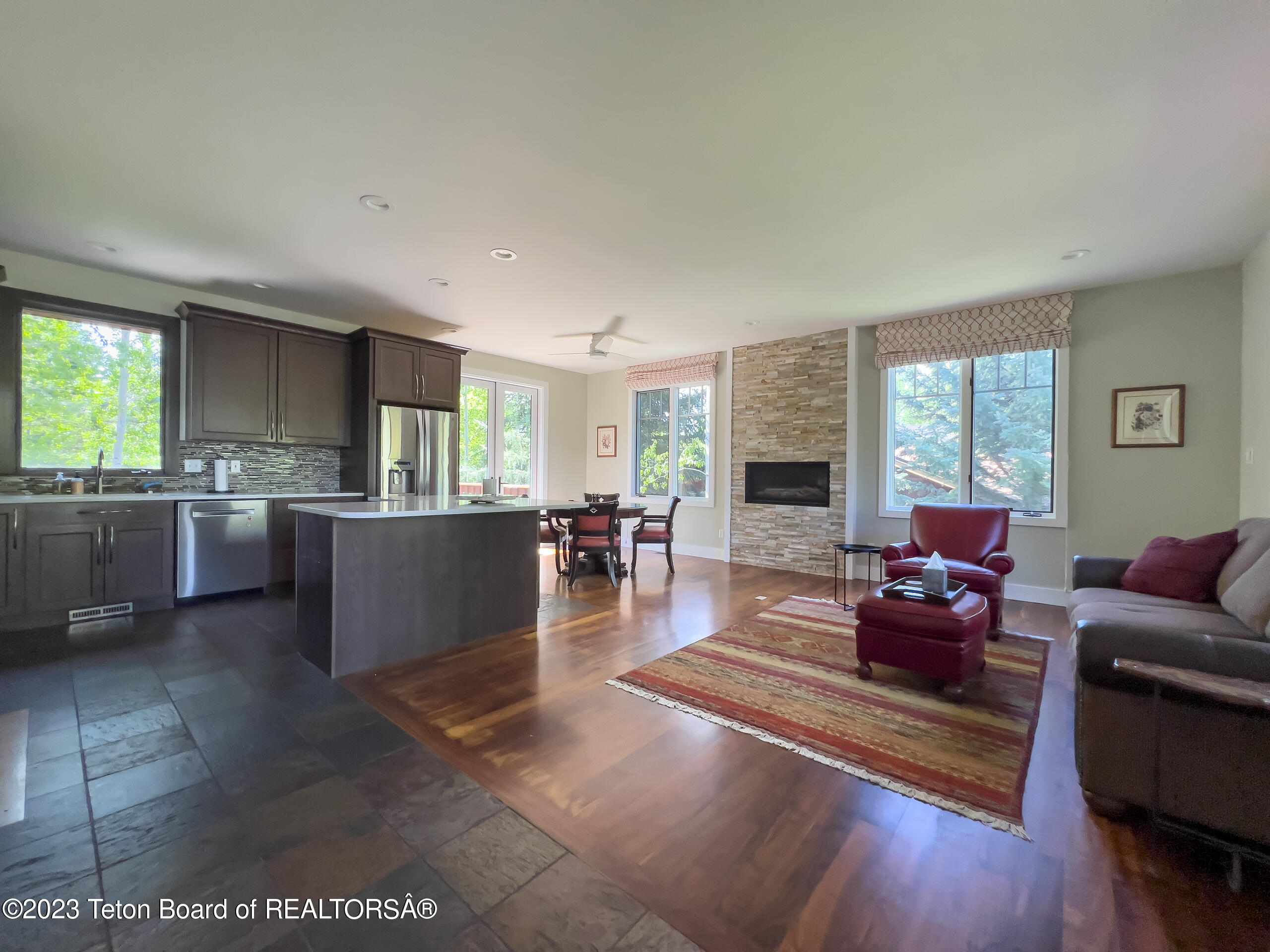 850 WHITEHOUSE Drive