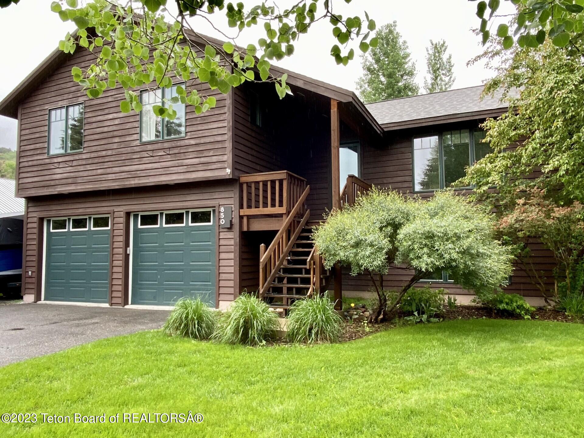 850 WHITEHOUSE Drive