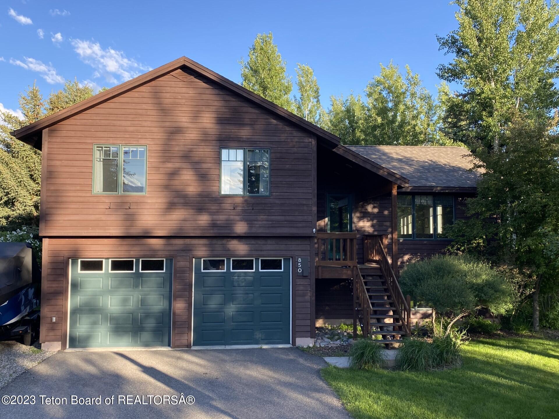 850 WHITEHOUSE Drive