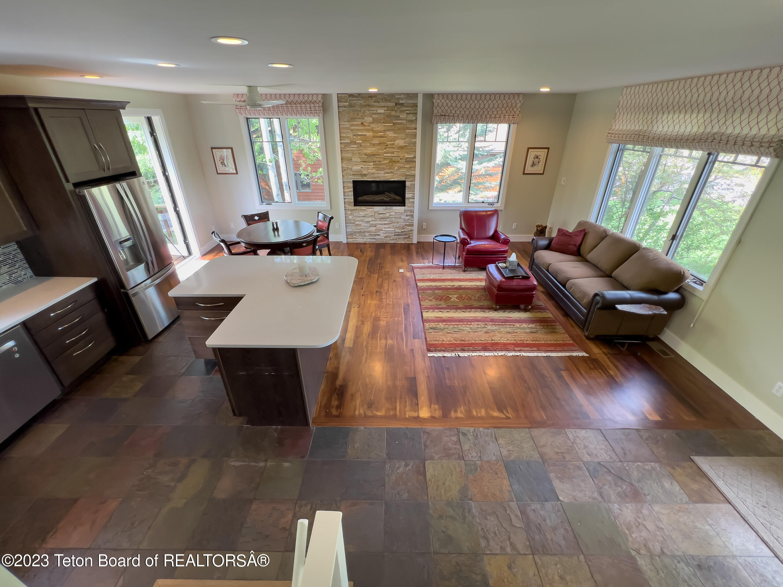 850 WHITEHOUSE Drive