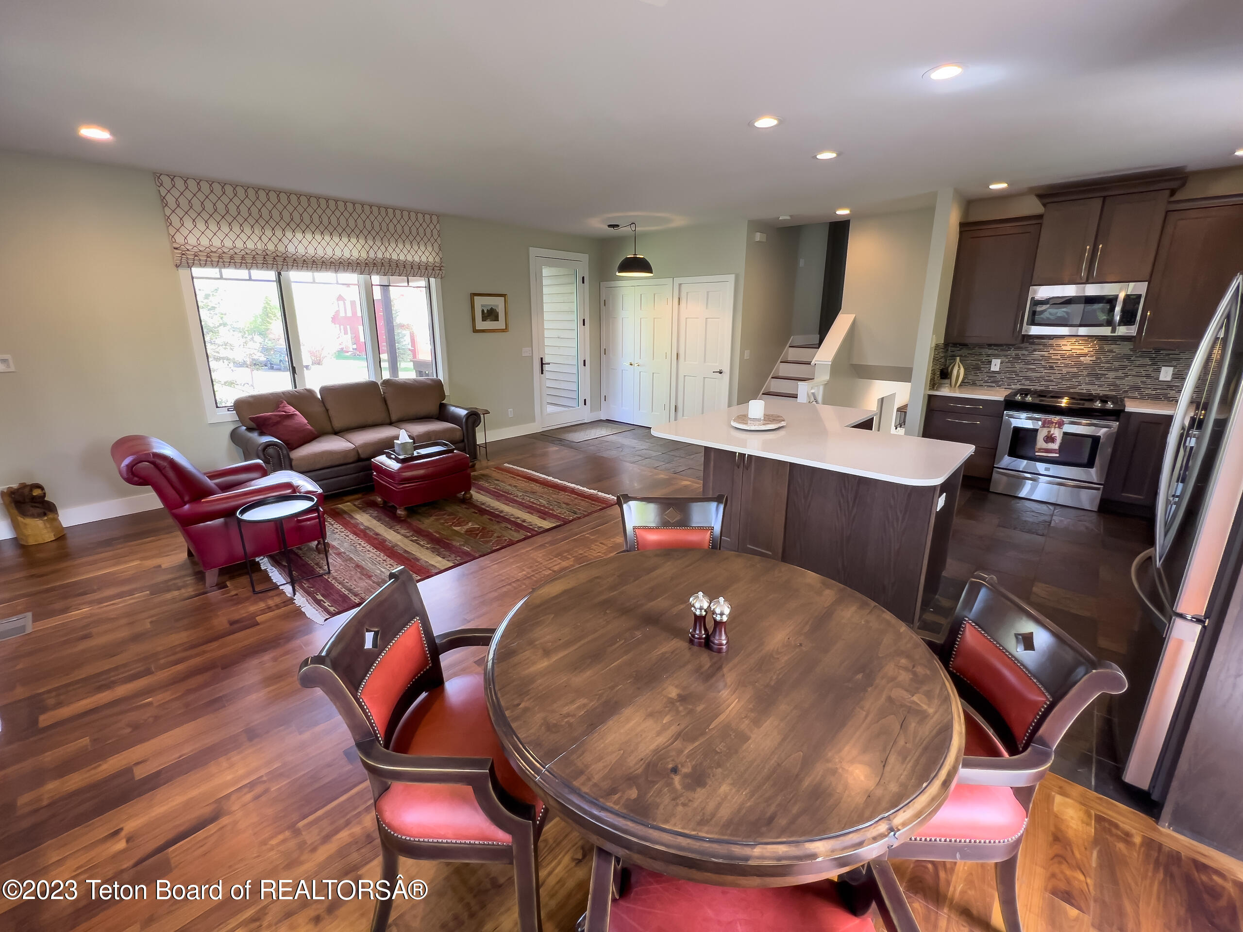 850 WHITEHOUSE Drive