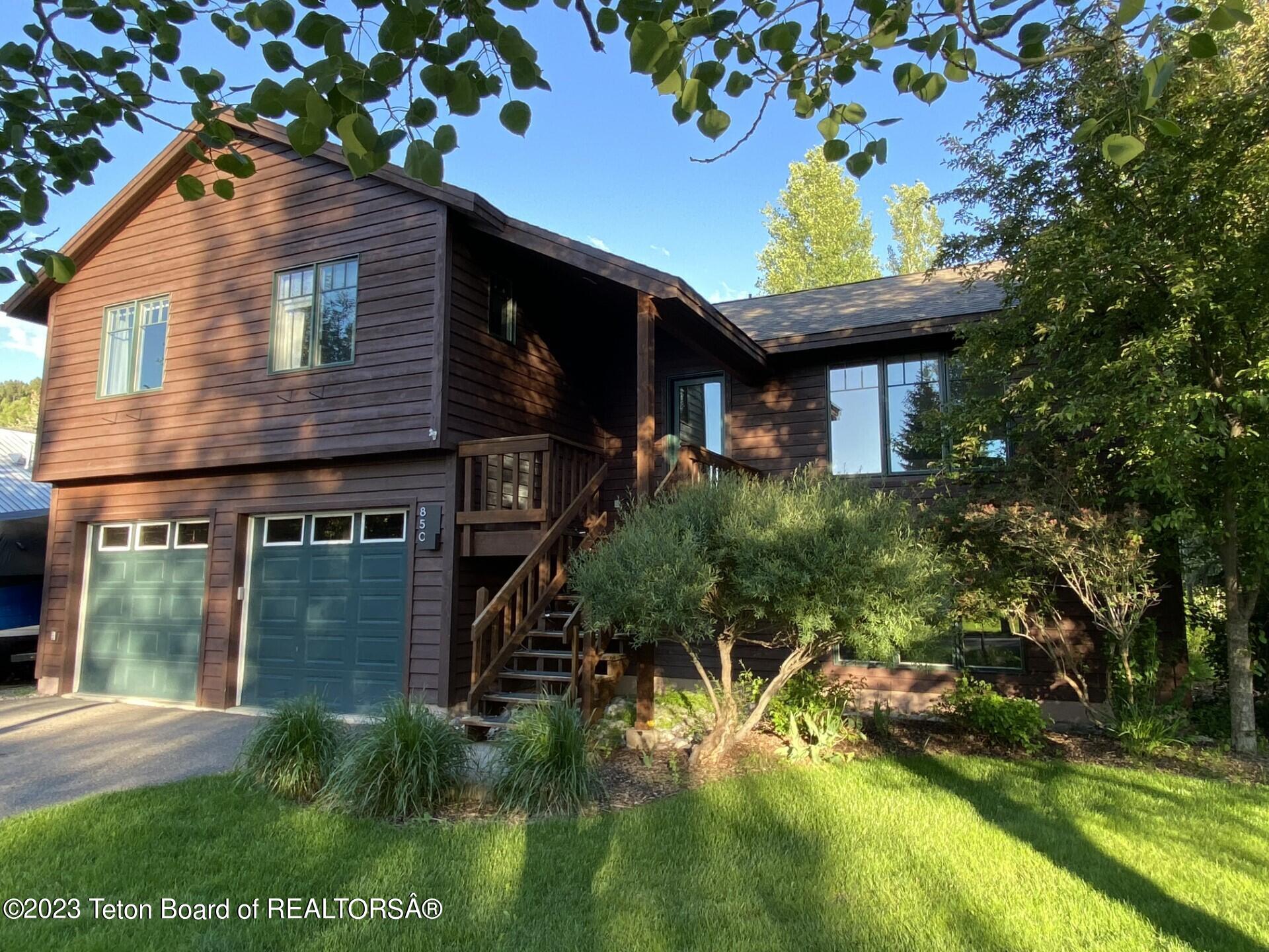 850 WHITEHOUSE Drive