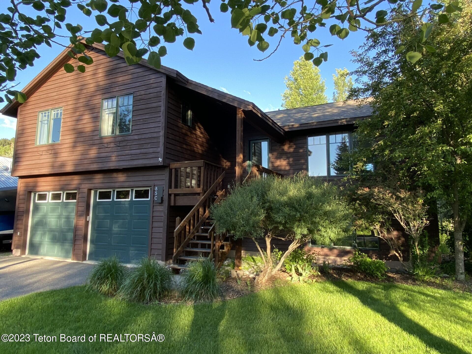 850 WHITEHOUSE Drive