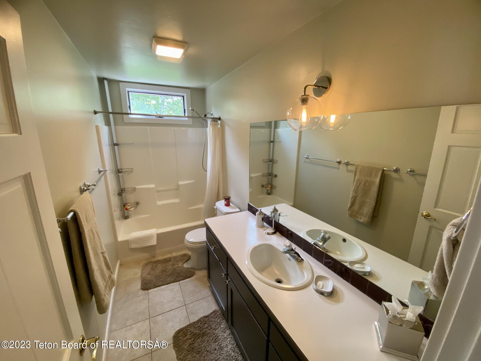 850 WHITEHOUSE Drive