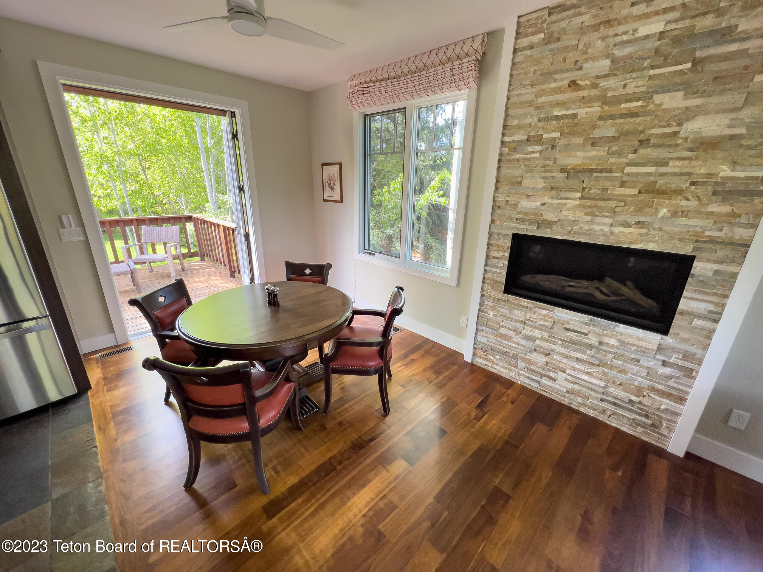 850 WHITEHOUSE Drive