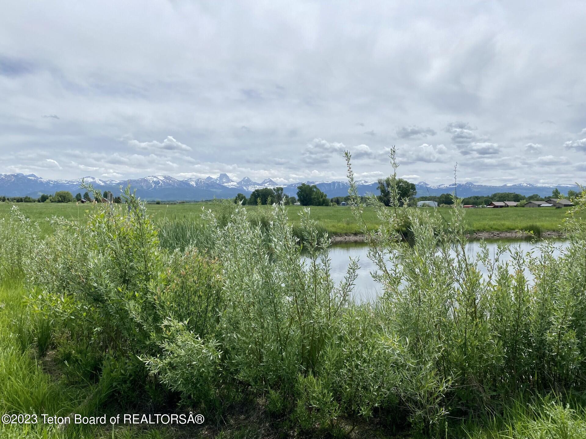 1025 LEIGH MEADOWS Lane