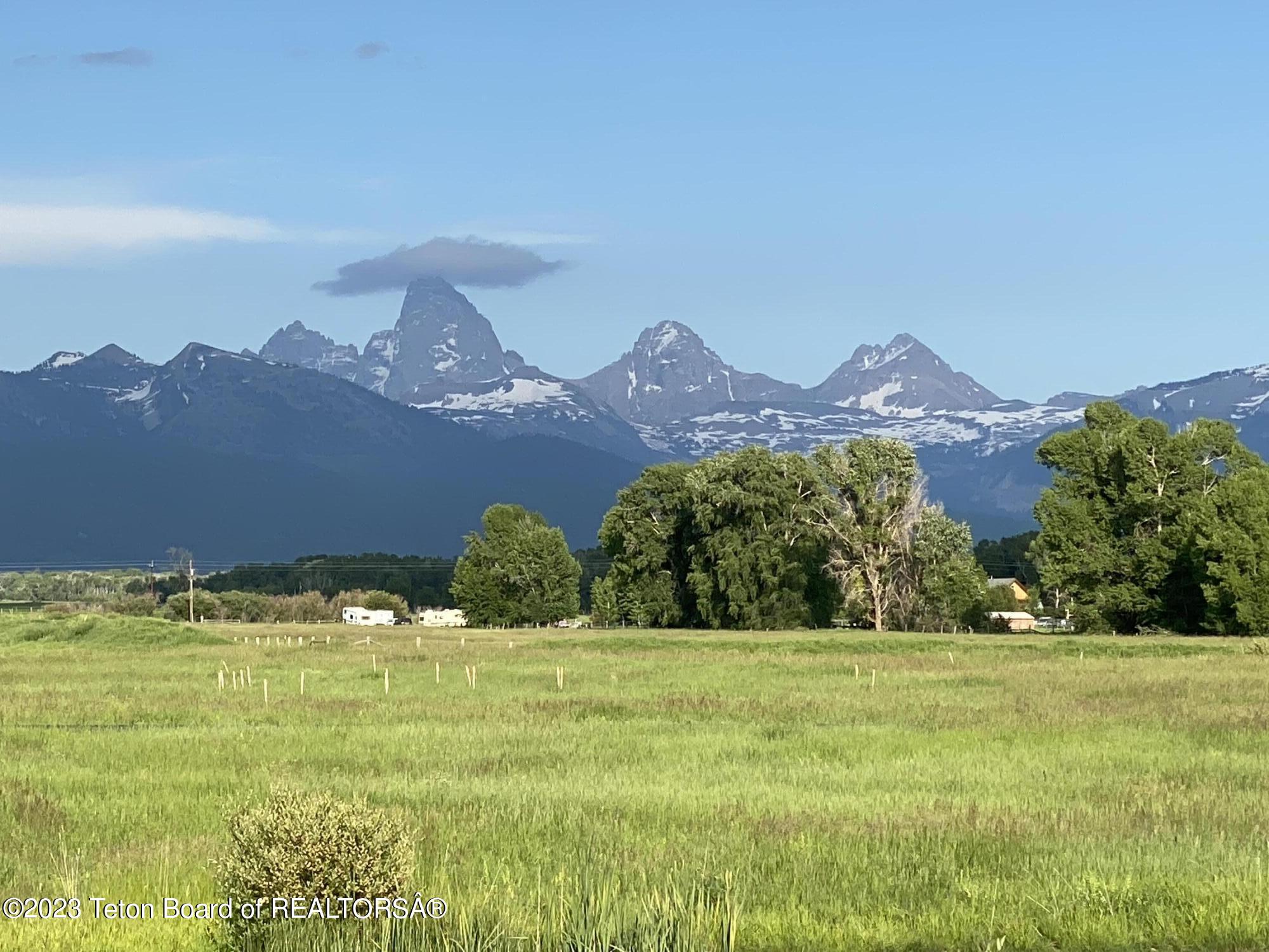 1025 LEIGH MEADOWS Lane