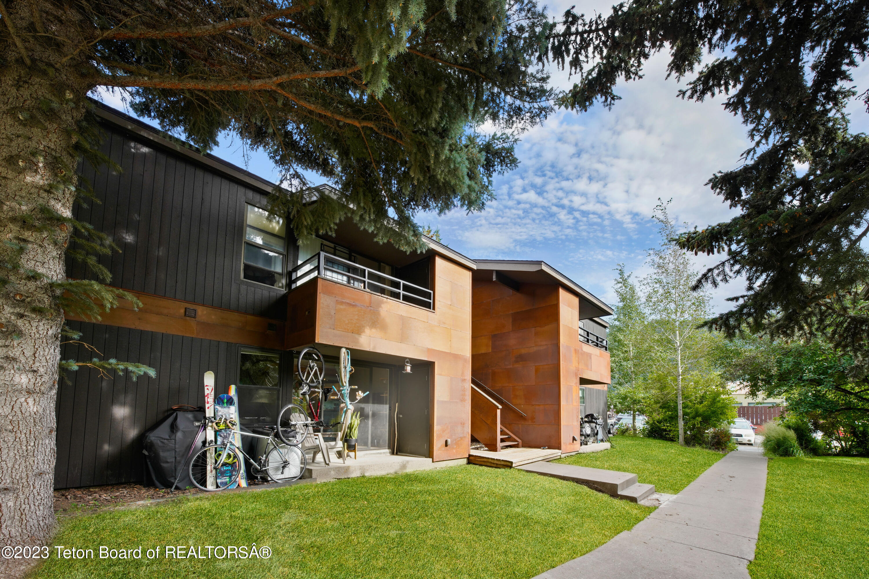 355 W DELONEY Avenue, C-14