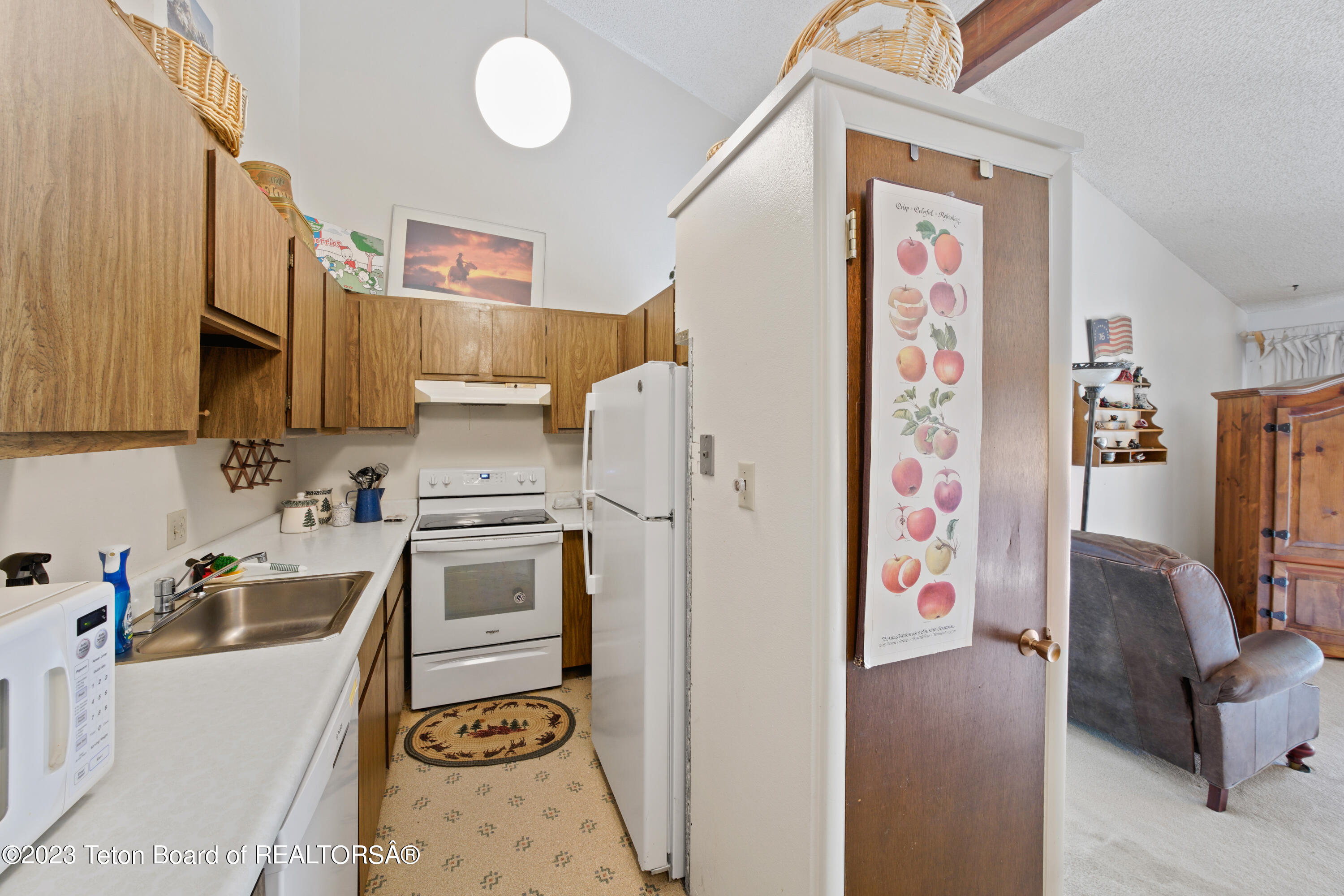 355 W DELONEY Avenue, C-14