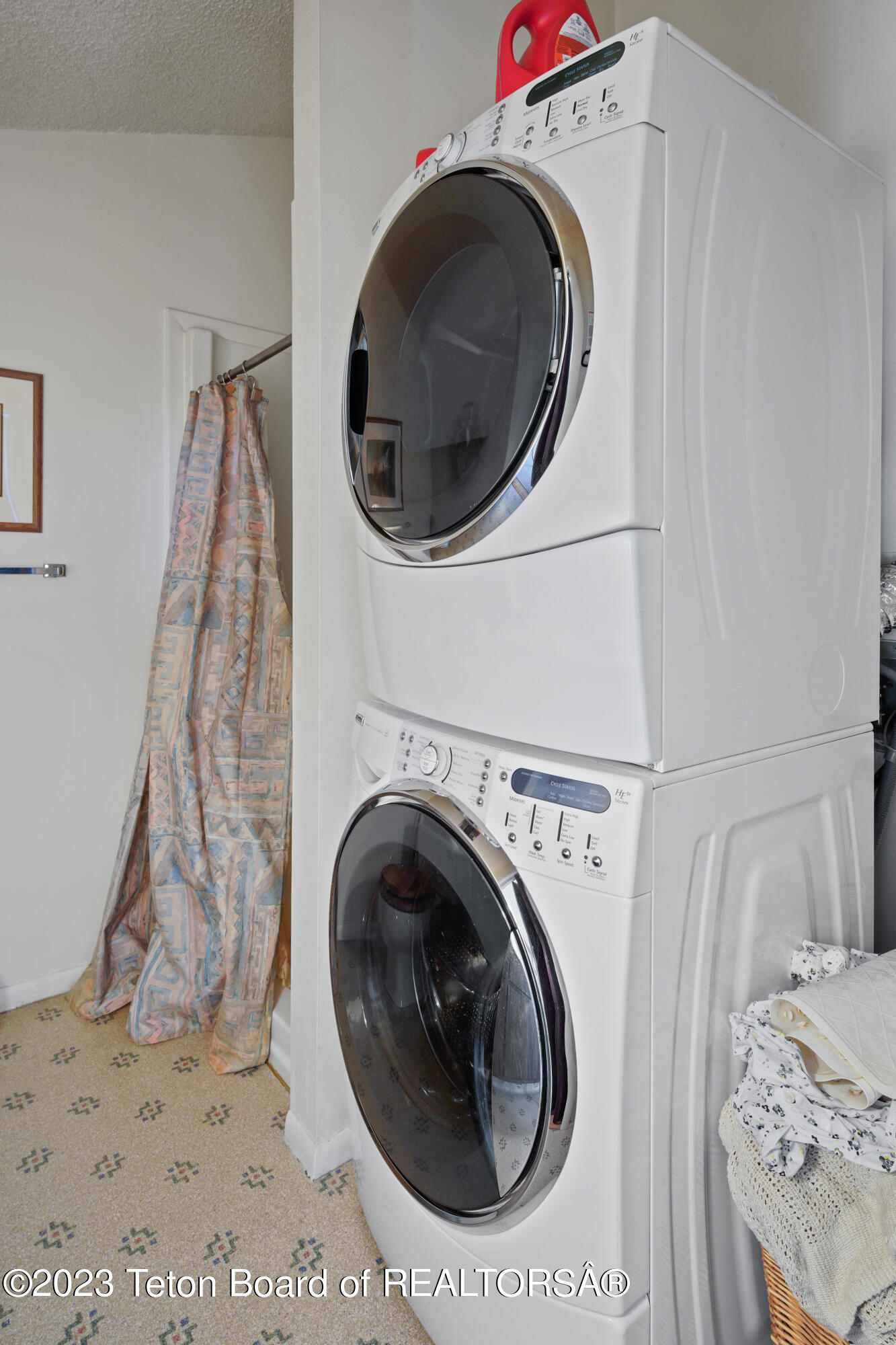 355 W DELONEY Avenue, C-14