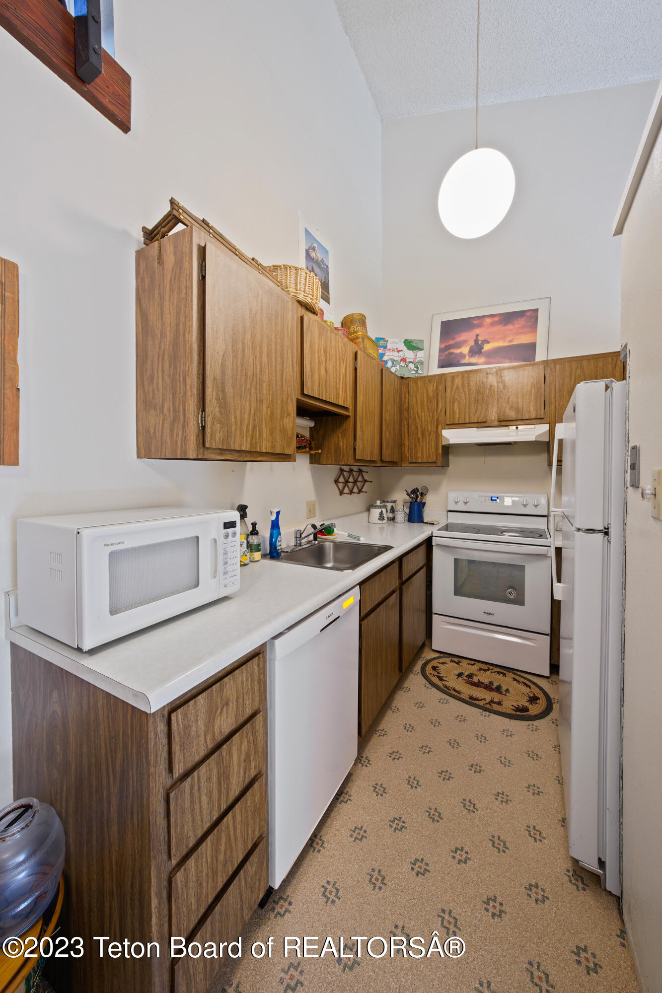 355 W DELONEY Avenue, C-14