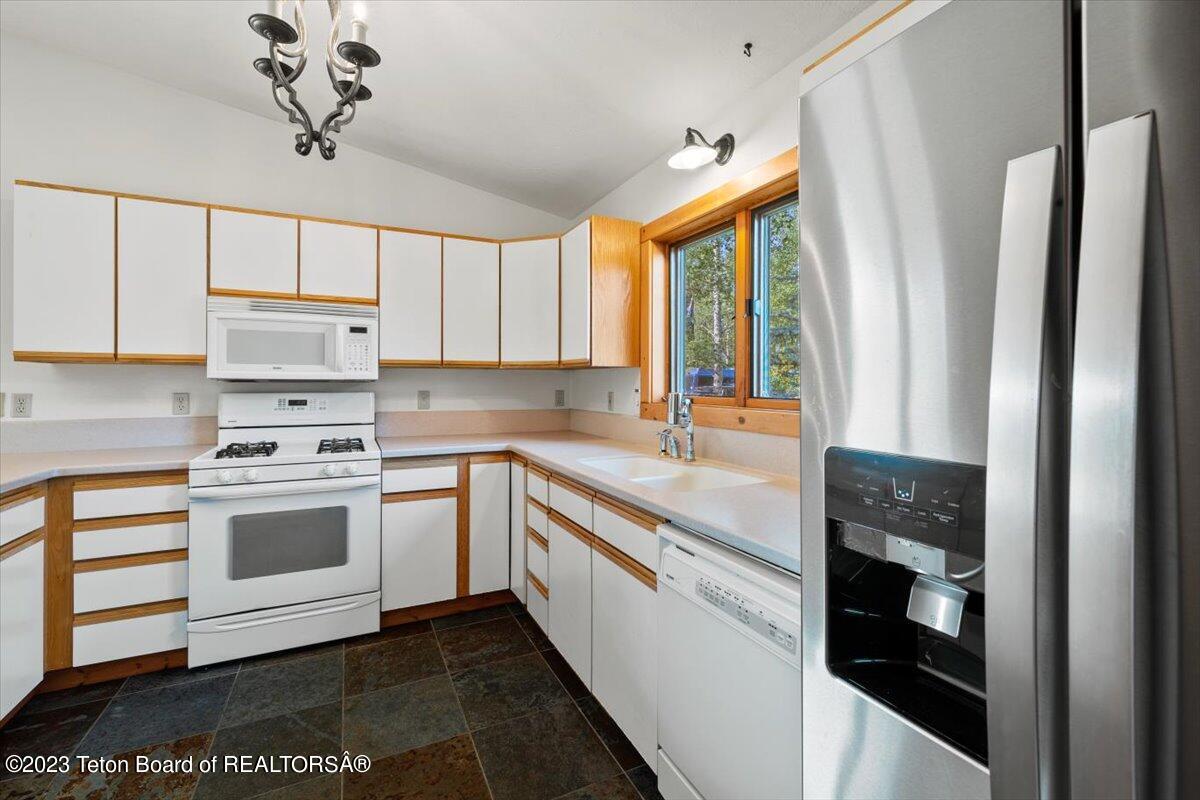 3085 RANGEVIEW Drive