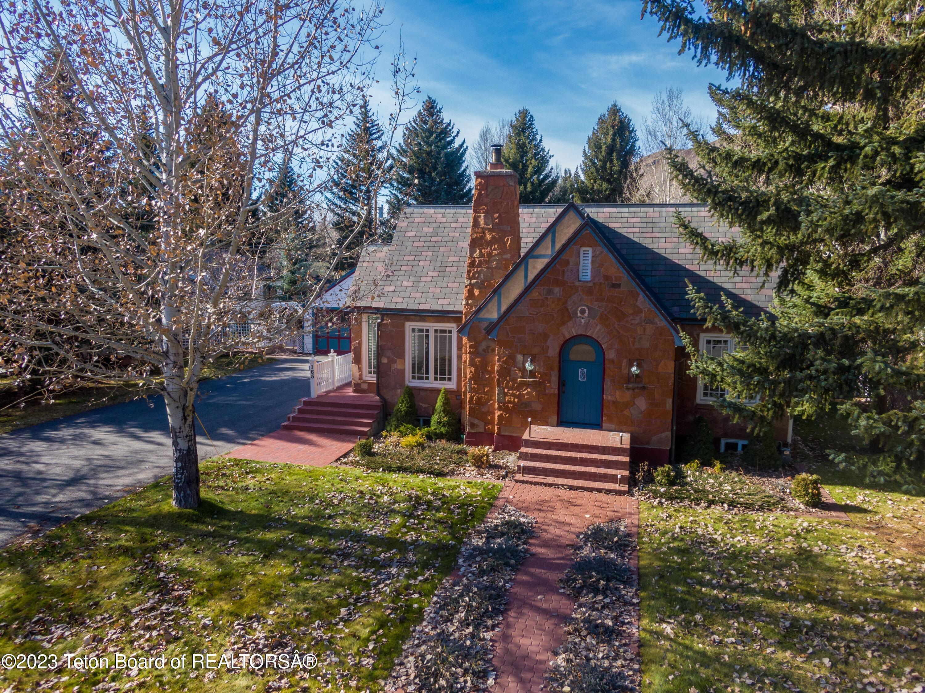 165 N GROS VENTRE Street