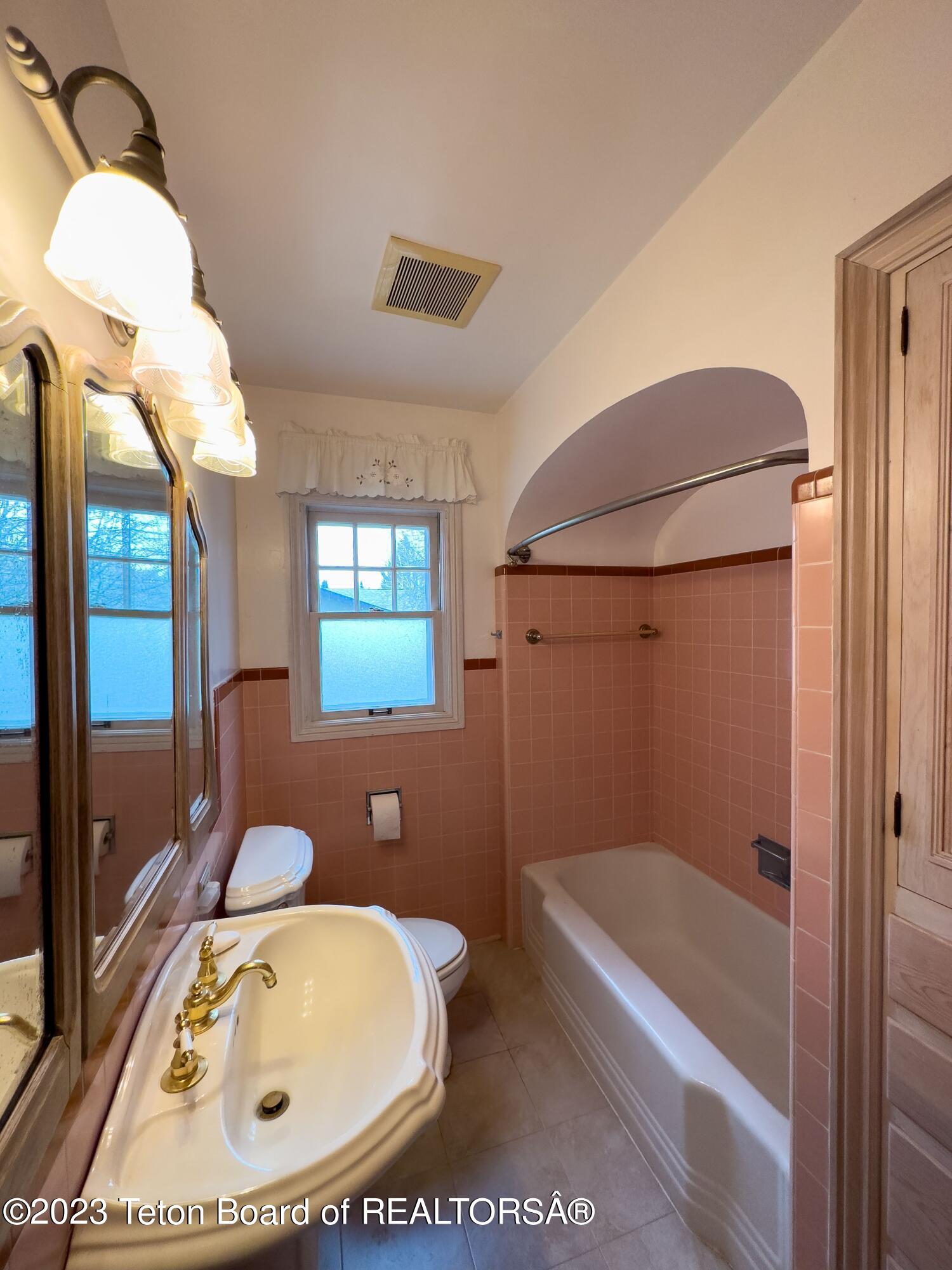 165 N GROS VENTRE Street