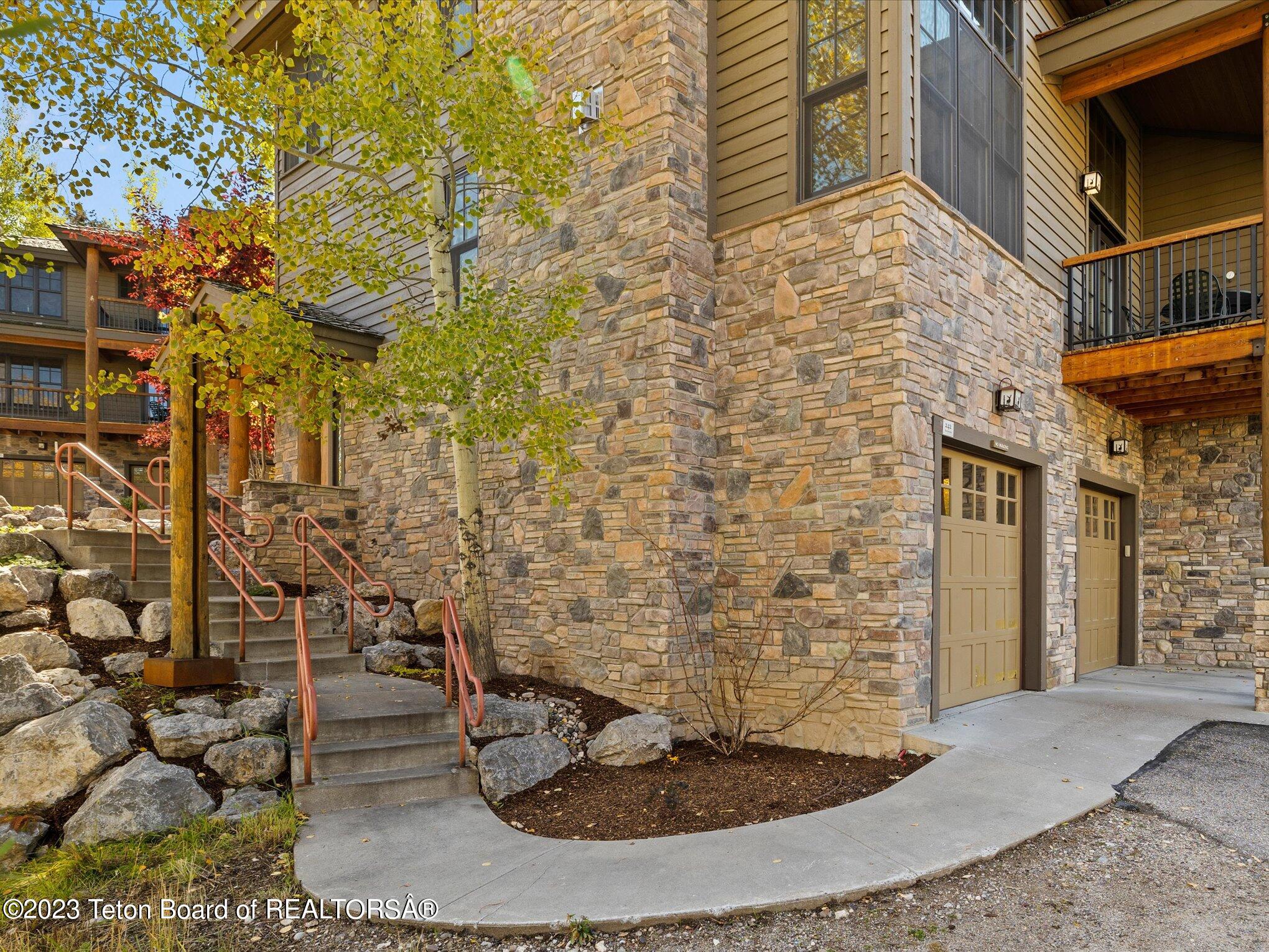 524 N LOWER SNOW KING Loop, 242