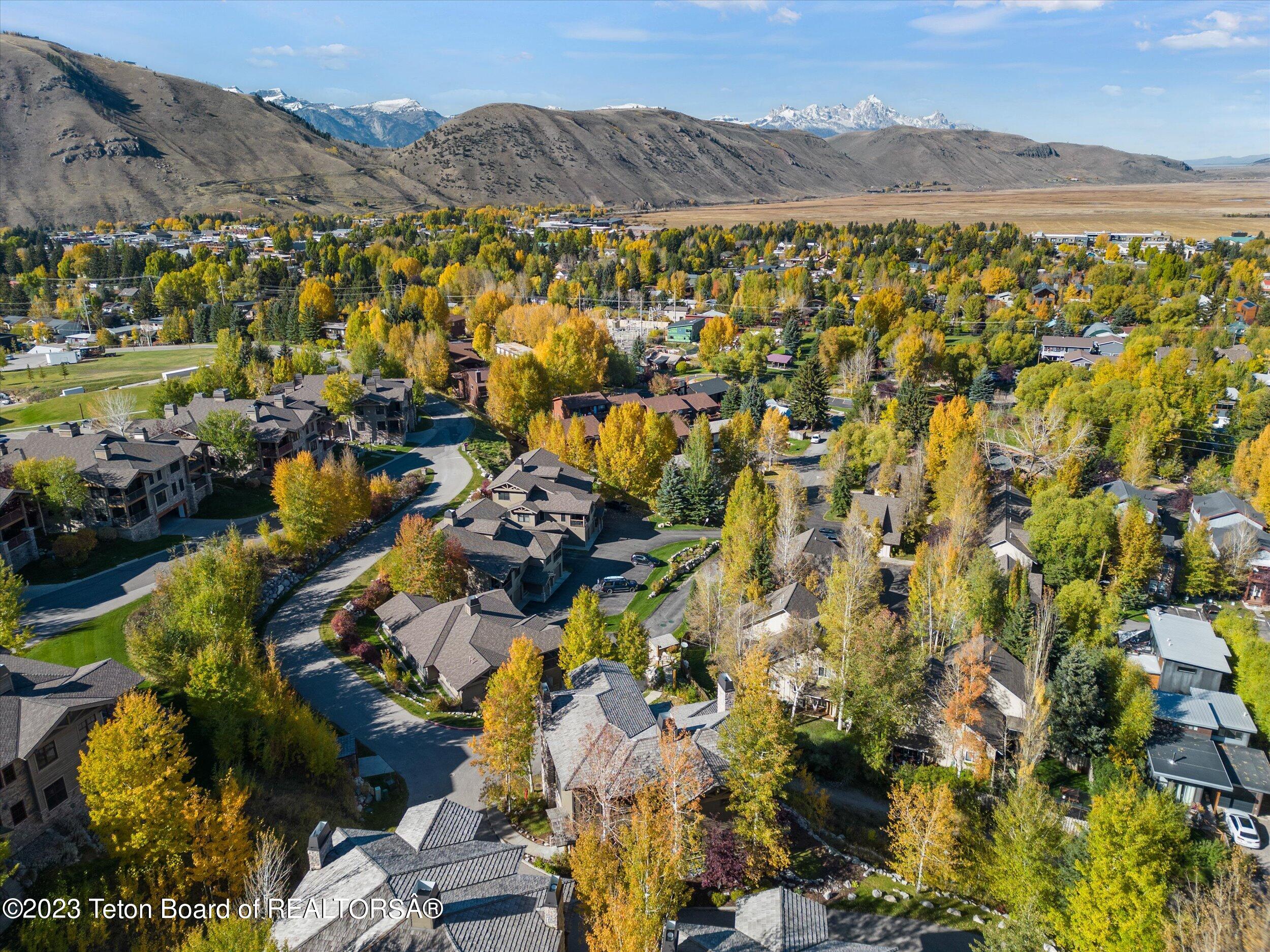 524 N LOWER SNOW KING Loop, 242