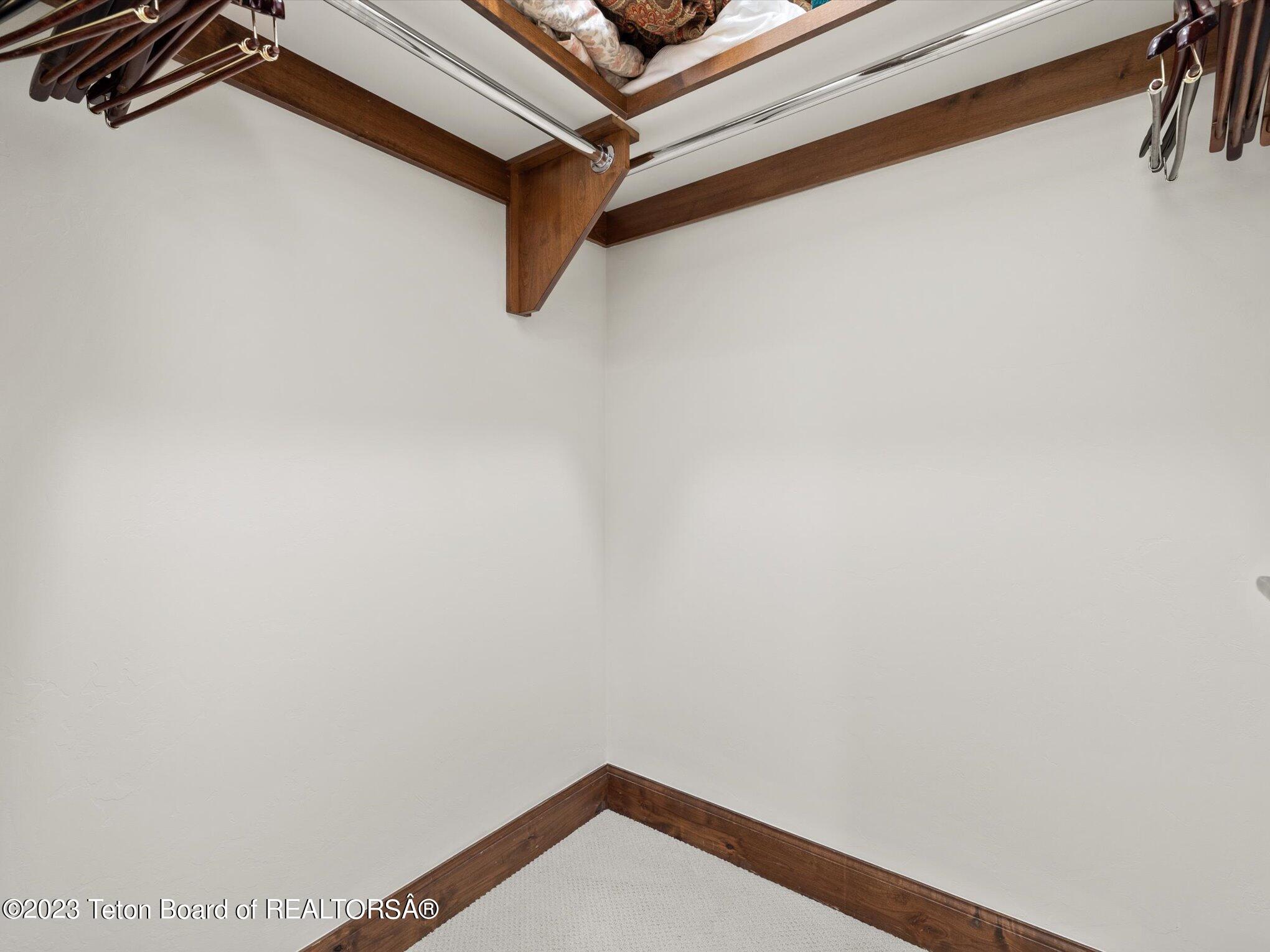 524 N LOWER SNOW KING Loop, 242