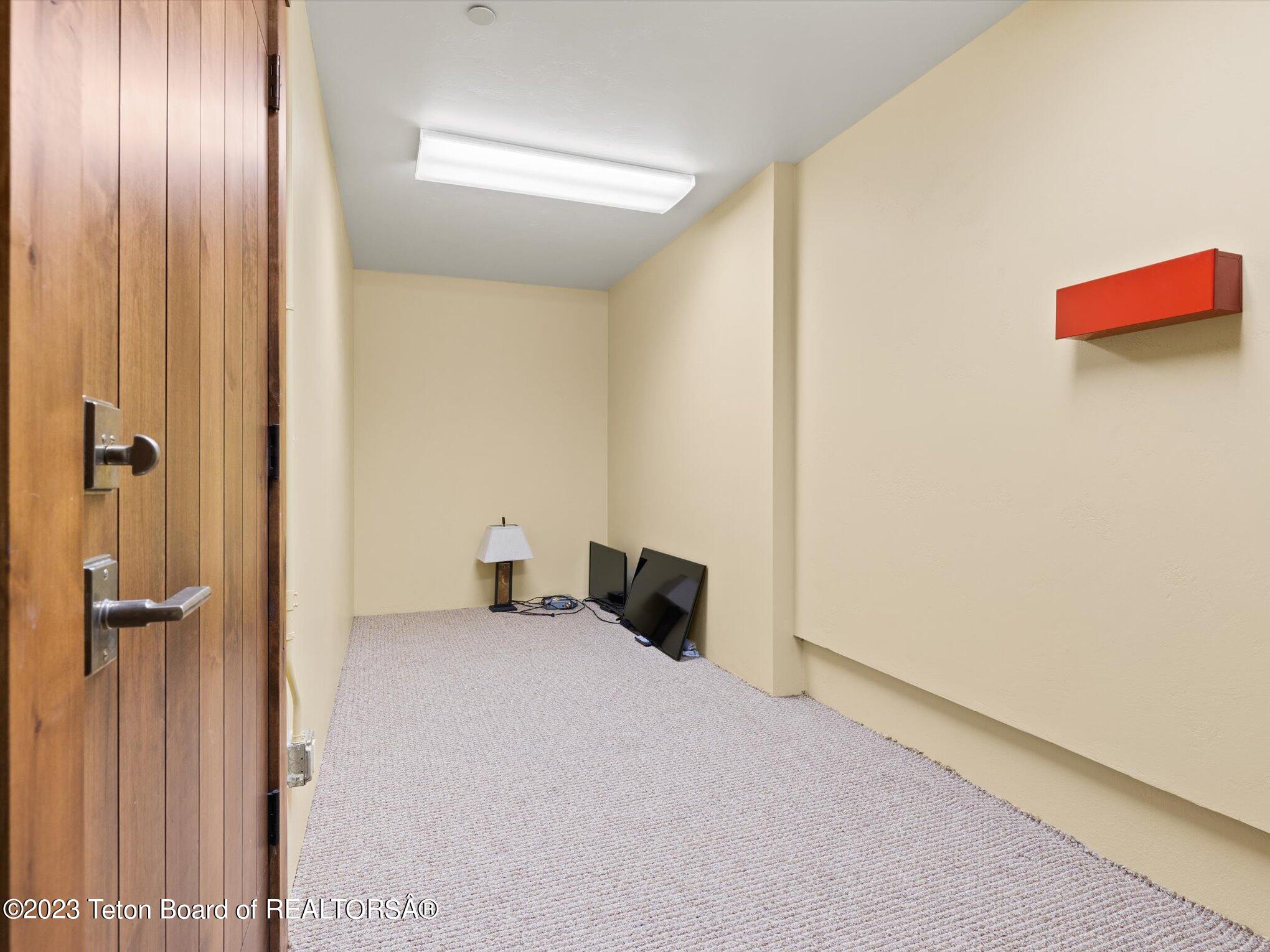 524 N LOWER SNOW KING Loop, 242