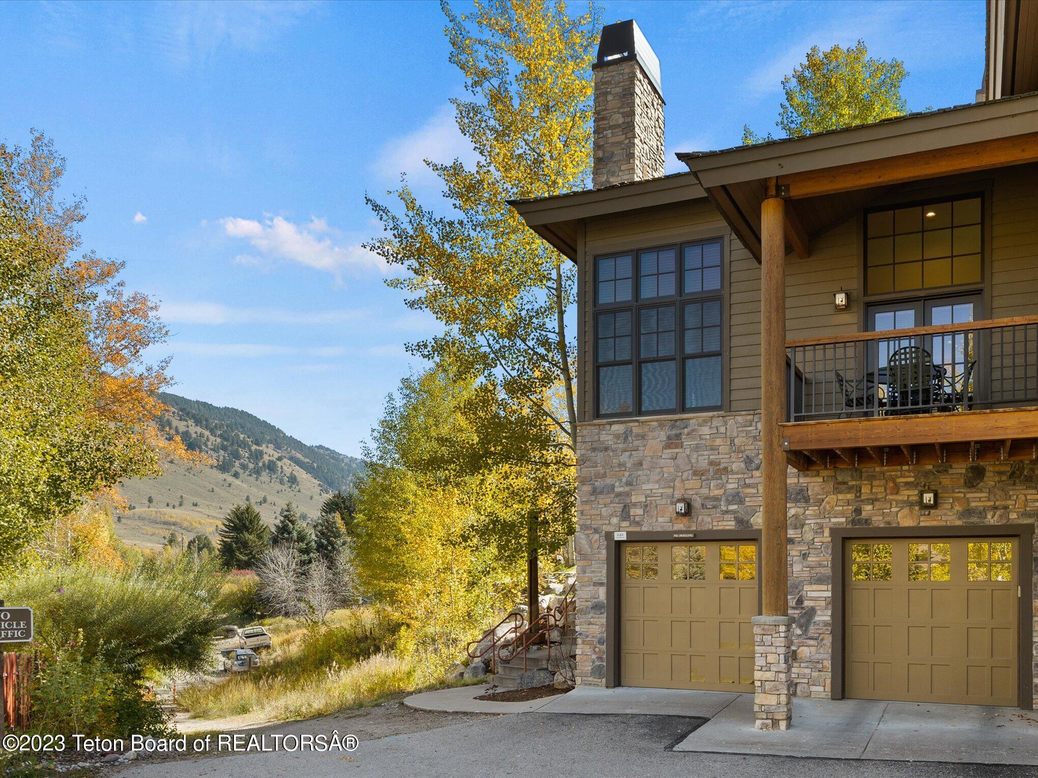 524 N LOWER SNOW KING Loop, 242