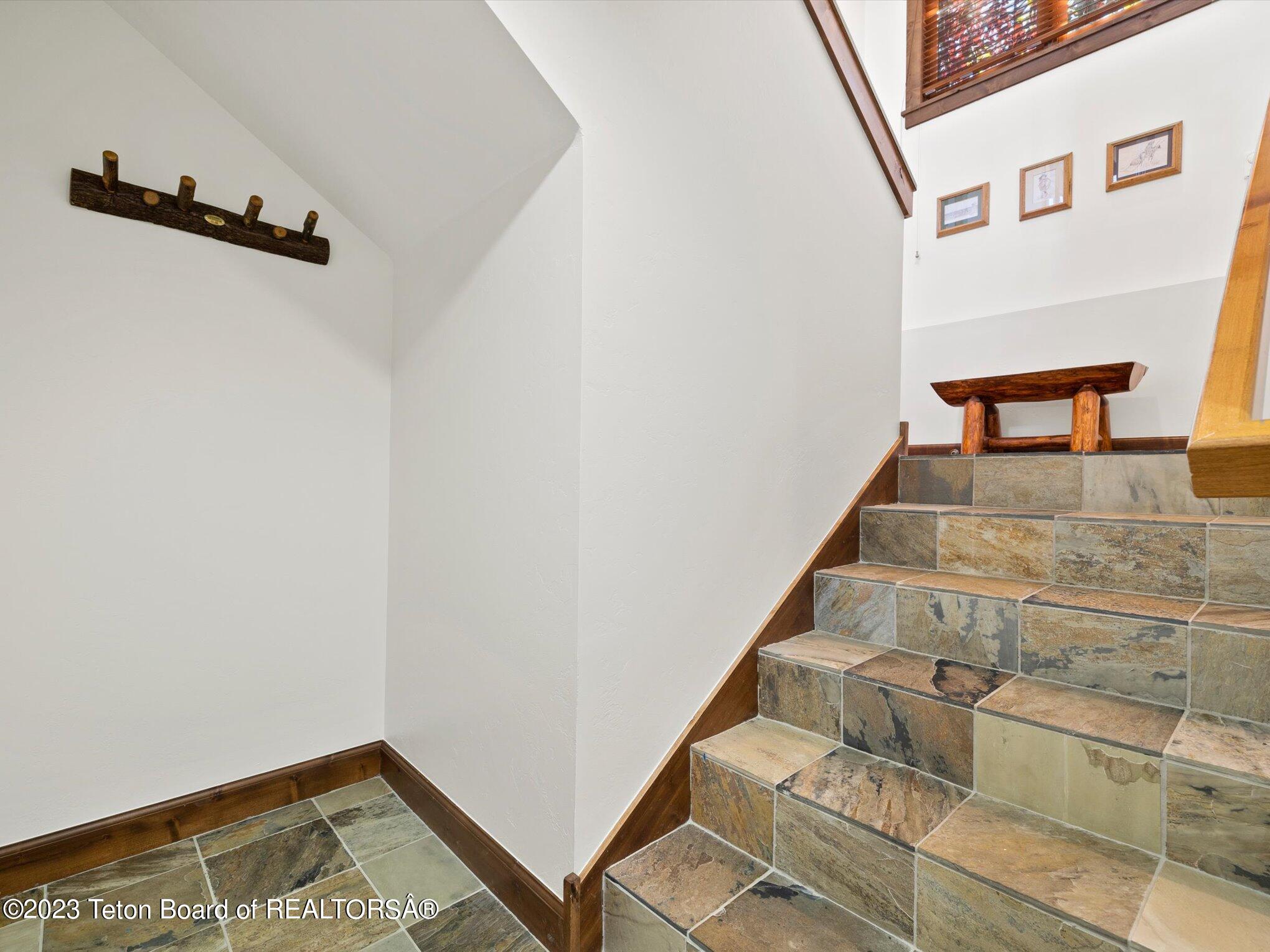 524 N LOWER SNOW KING Loop, 242