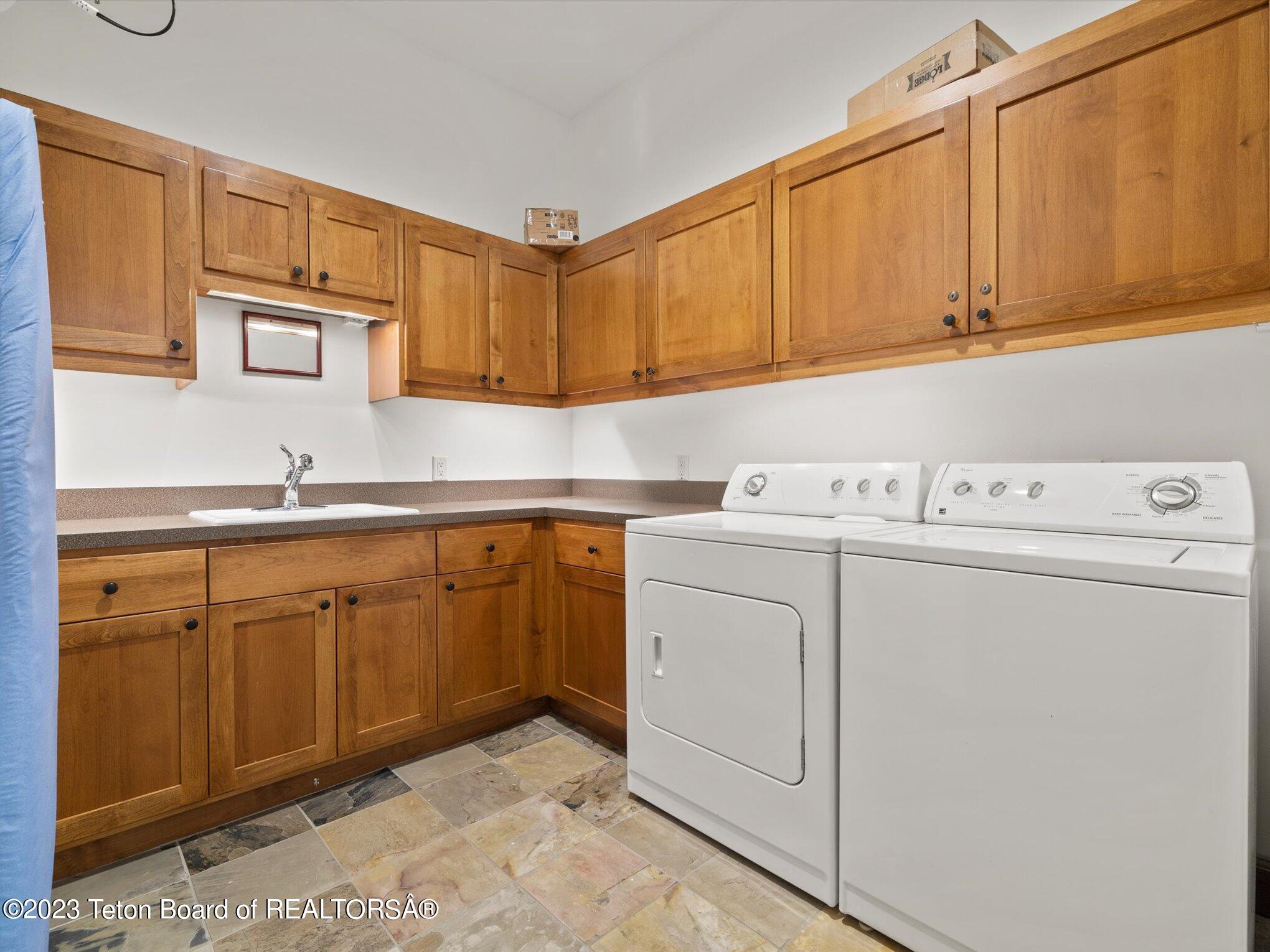 524 N LOWER SNOW KING Loop, 242