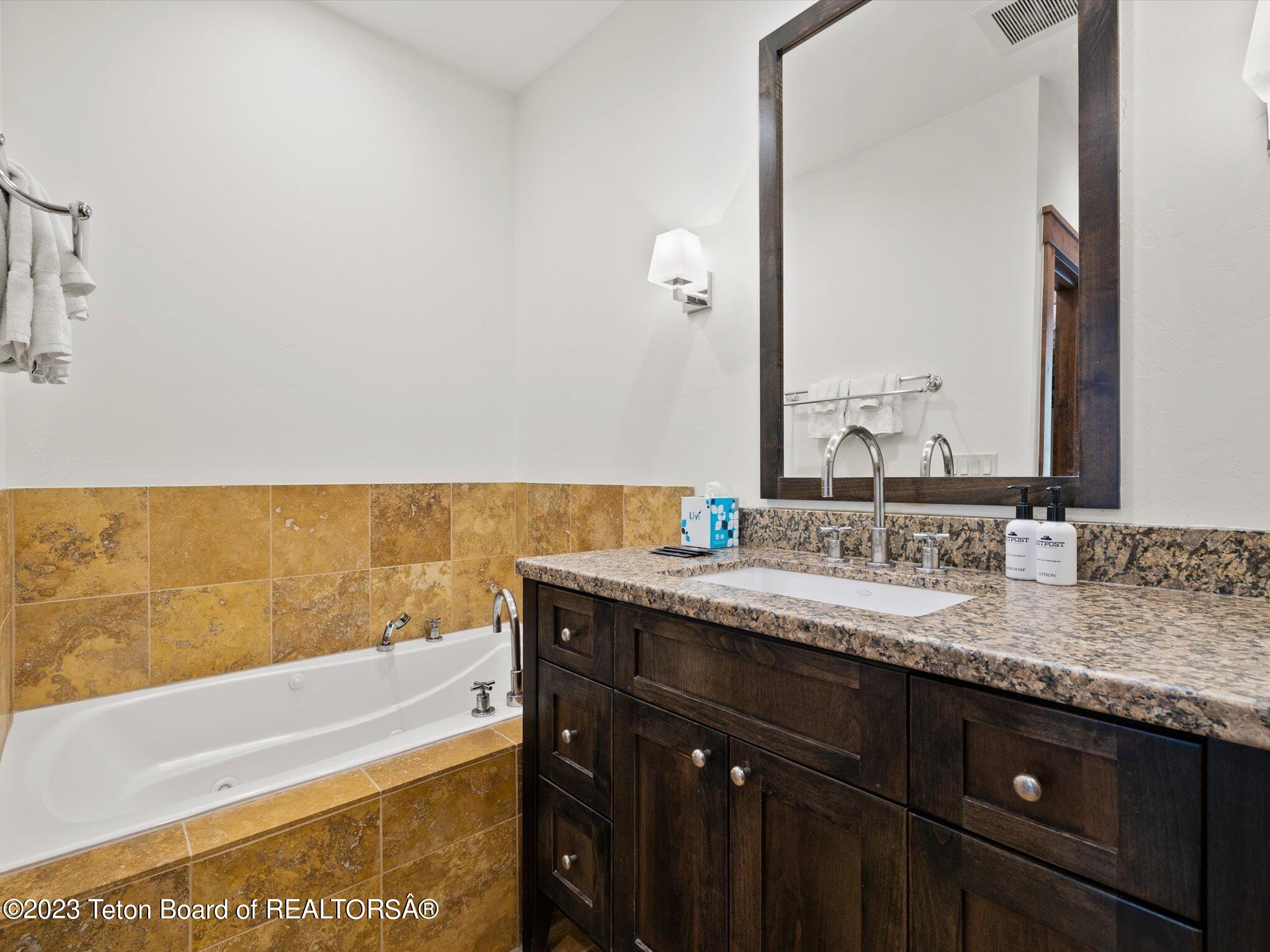 524 N LOWER SNOW KING Loop, 242