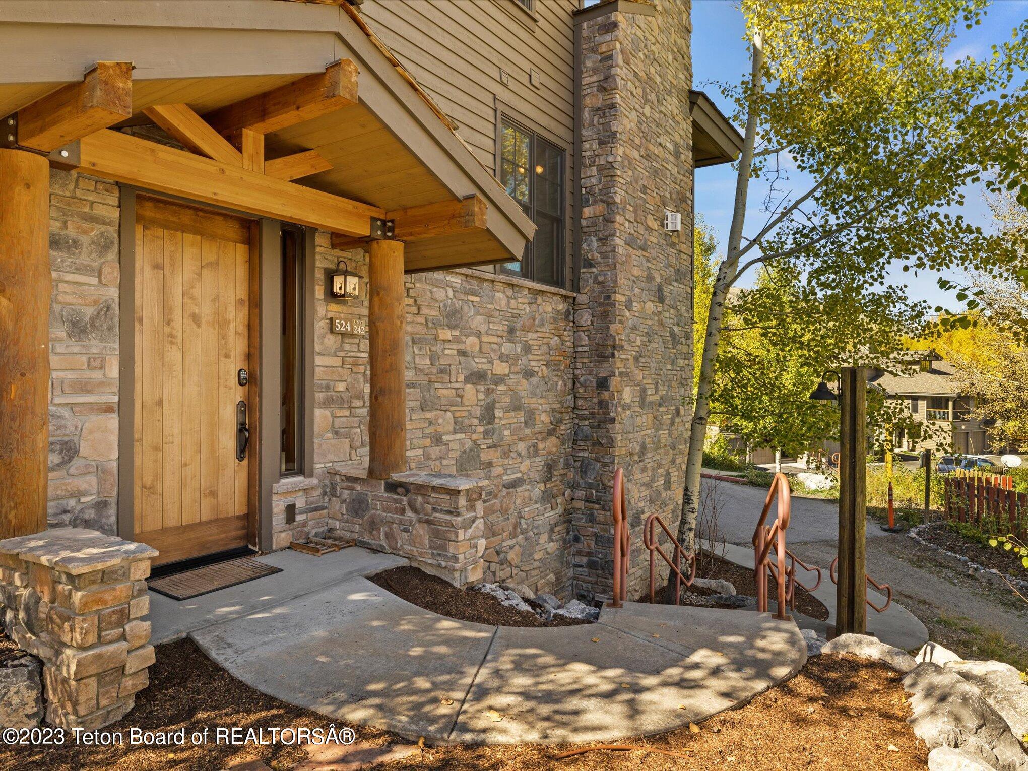 524 N LOWER SNOW KING Loop, 242