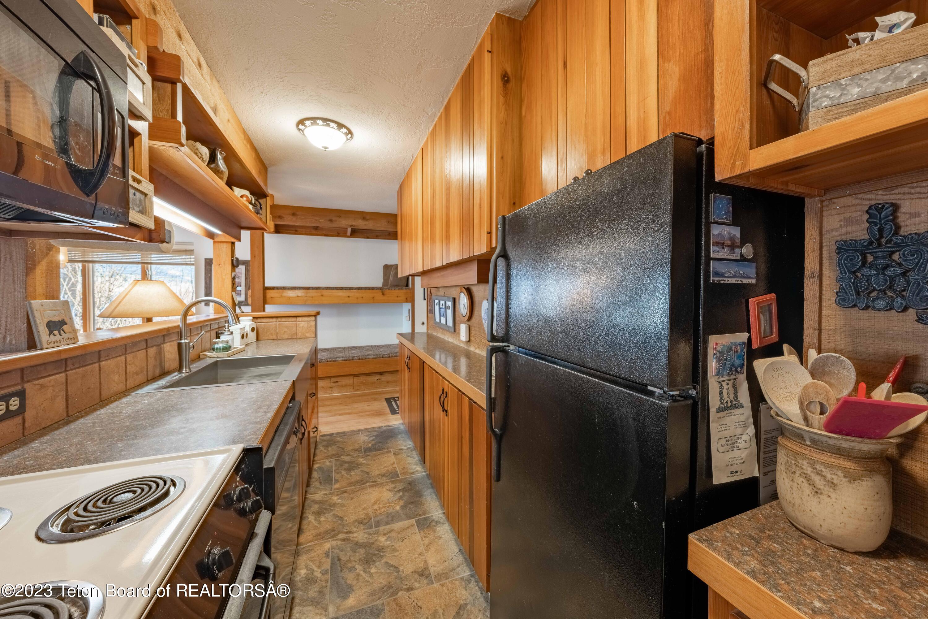 4475 BERRY Drive, 3214