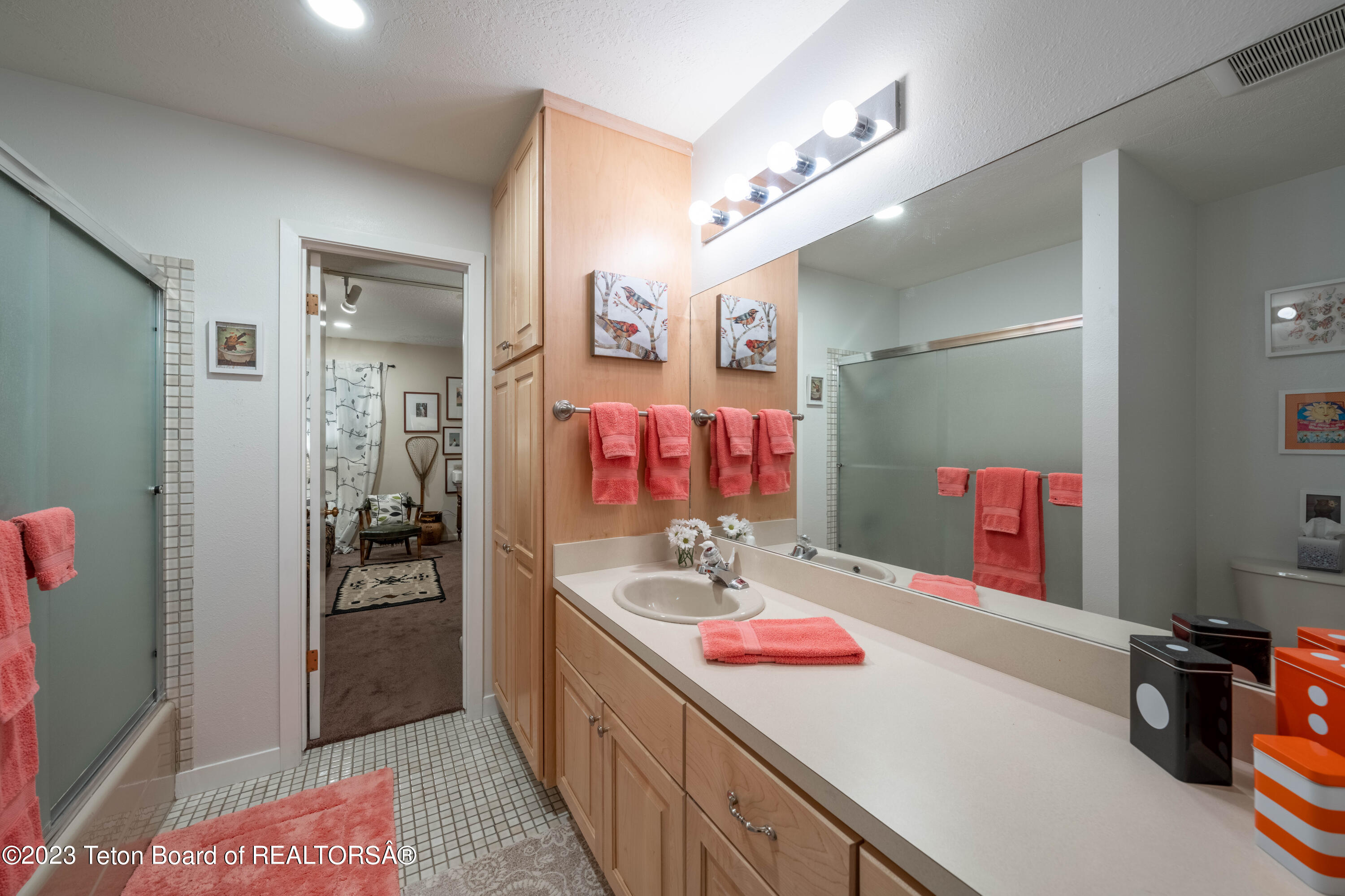 310 E SAGEBRUSH Drive, E