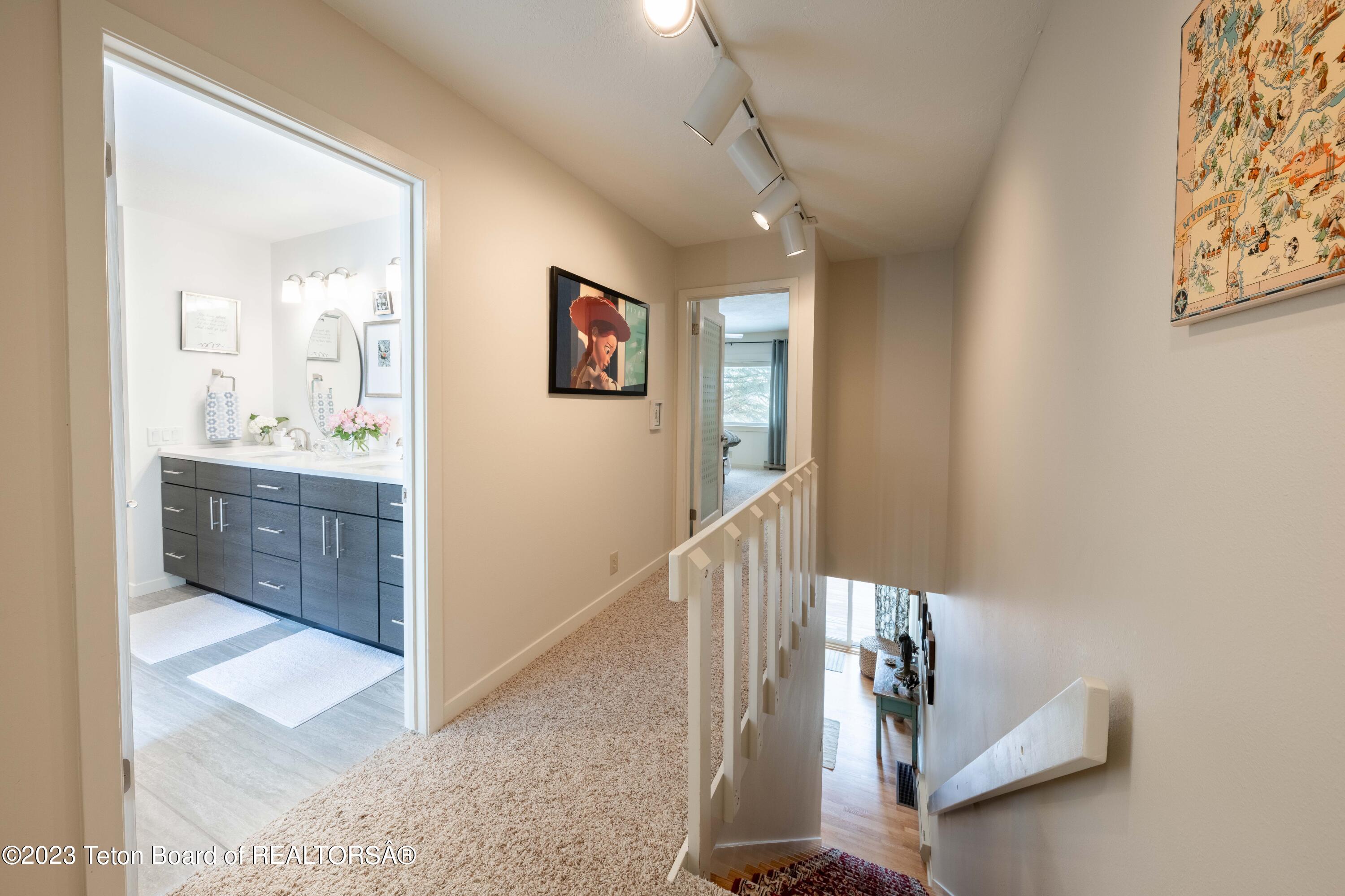 310 E SAGEBRUSH Drive, E