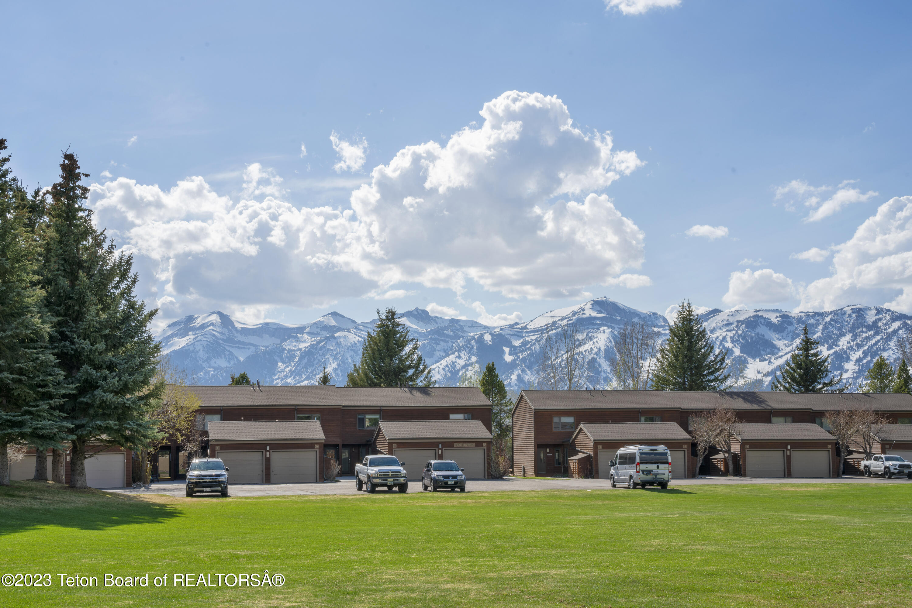 310 E SAGEBRUSH Drive, E