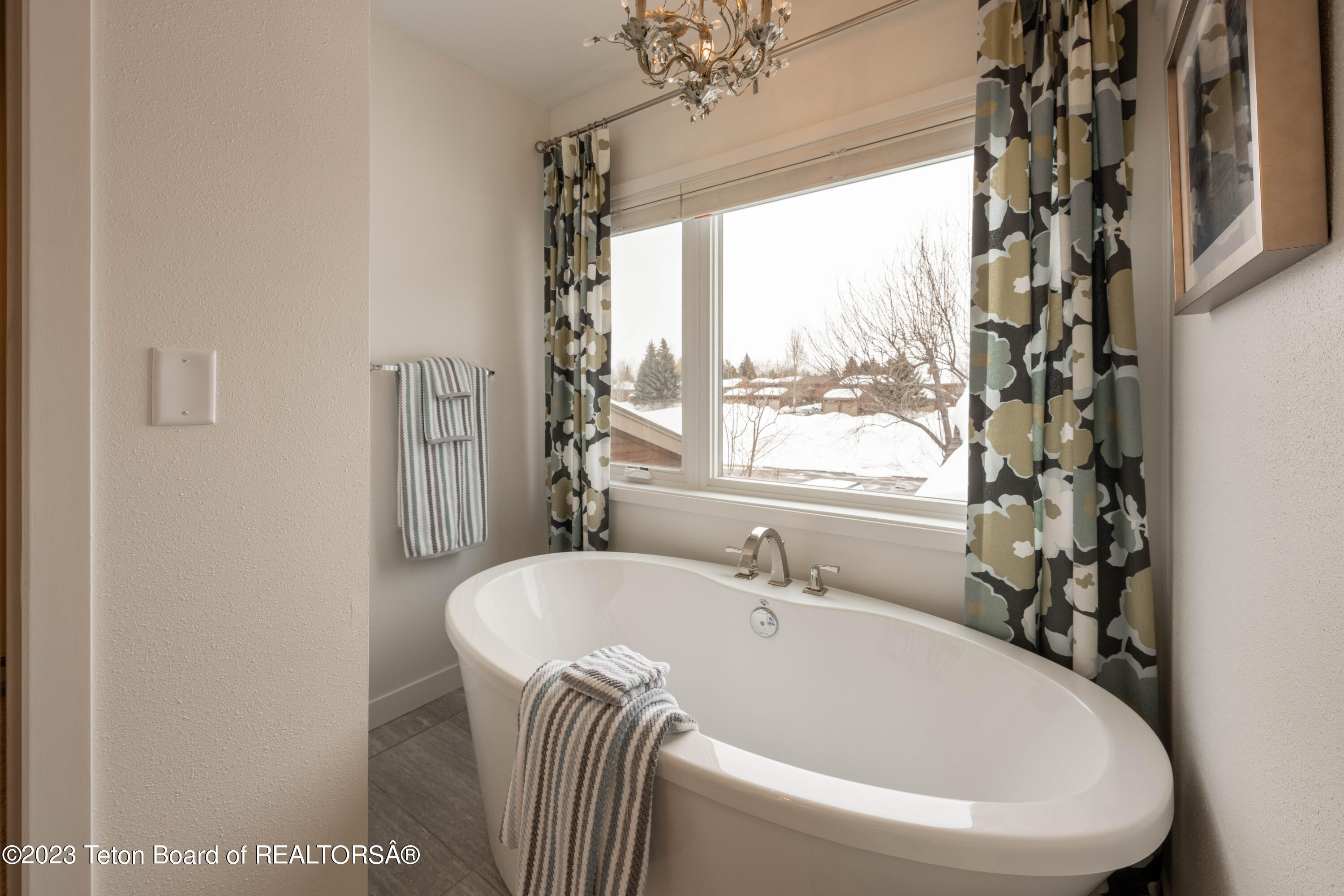 310 E SAGEBRUSH Drive, E