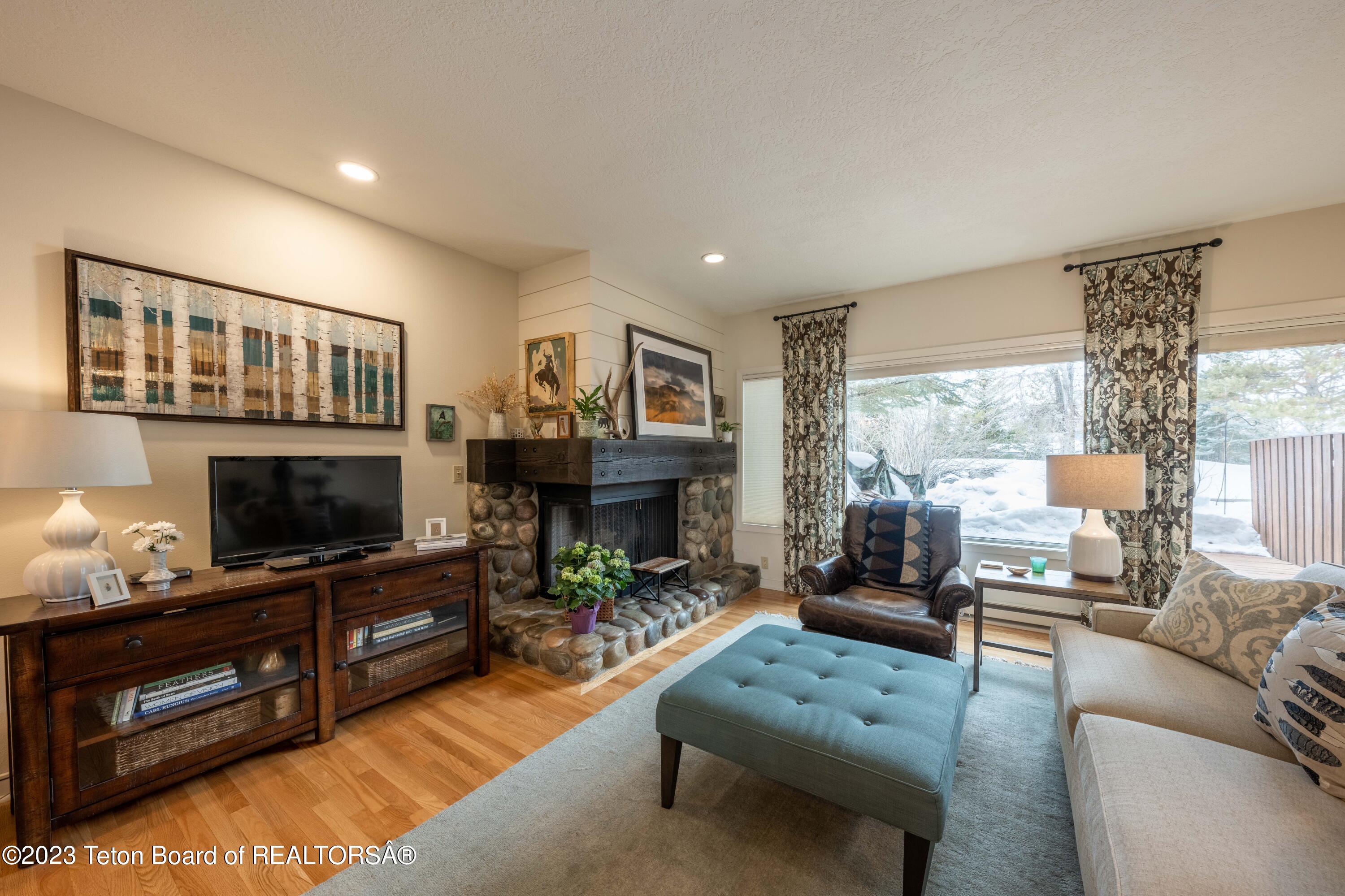 310 E SAGEBRUSH Drive, E