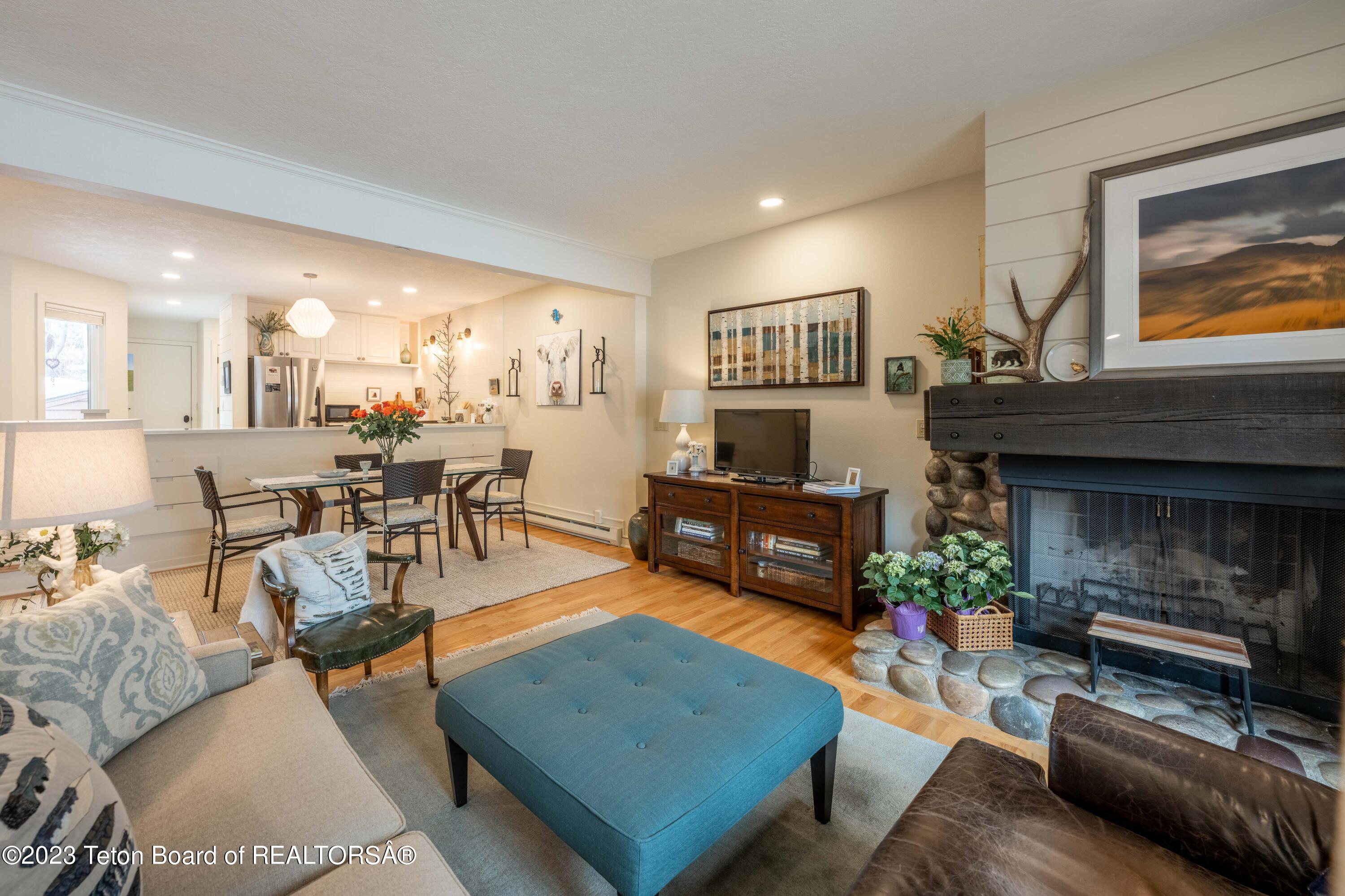 310 E SAGEBRUSH Drive, E