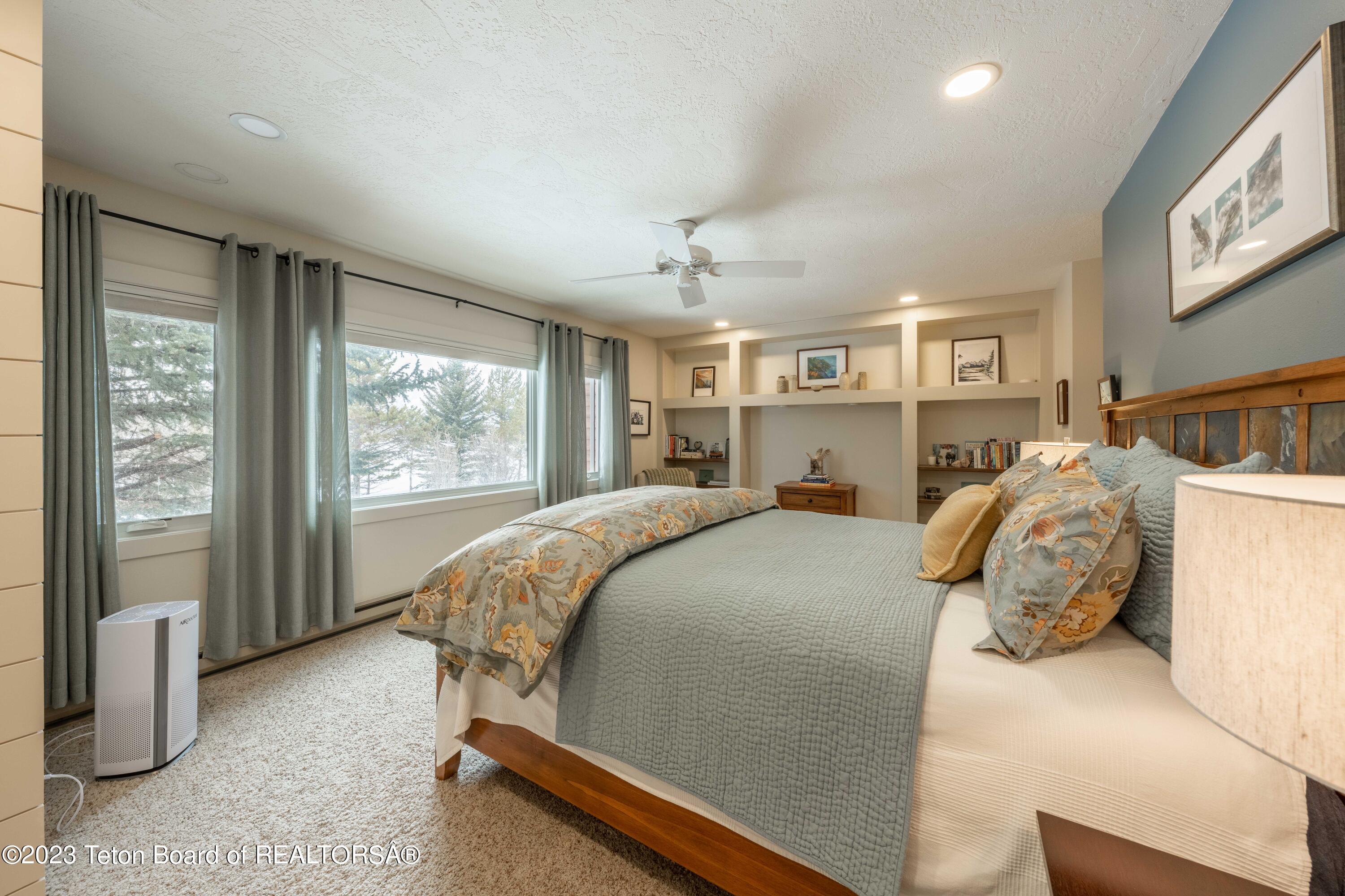 310 E SAGEBRUSH Drive, E