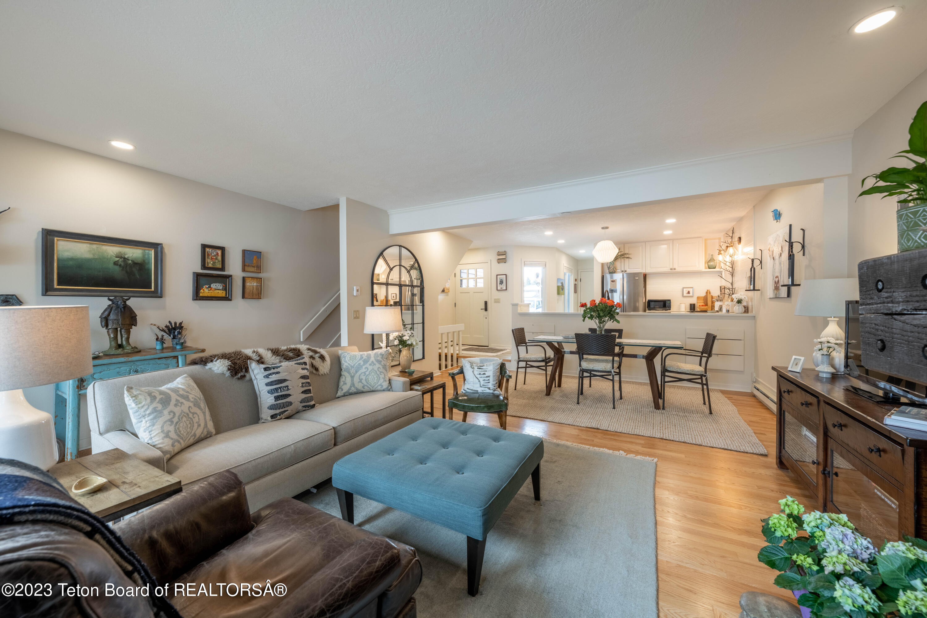 310 E SAGEBRUSH Drive, E