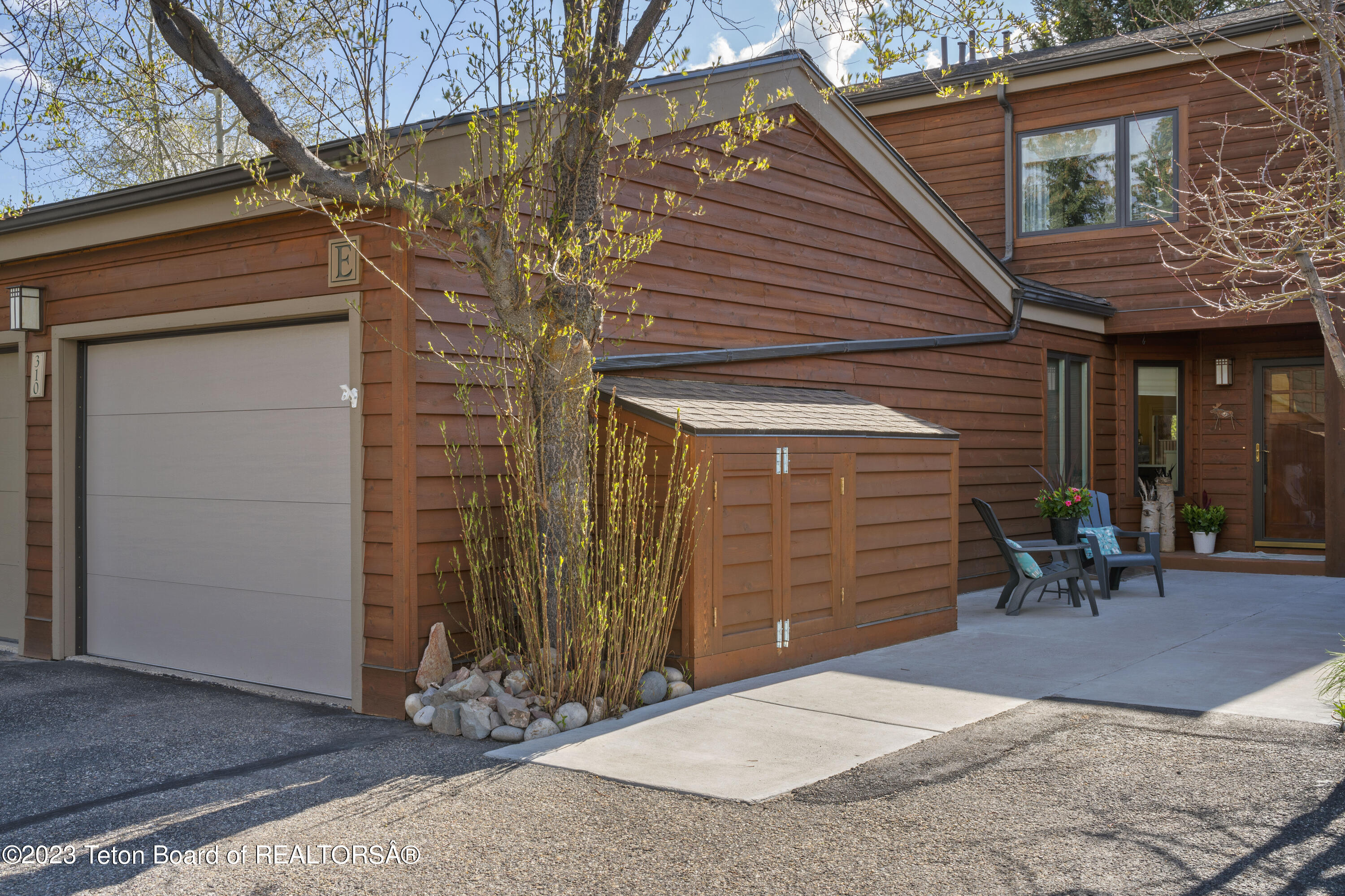 310 E SAGEBRUSH Drive, E