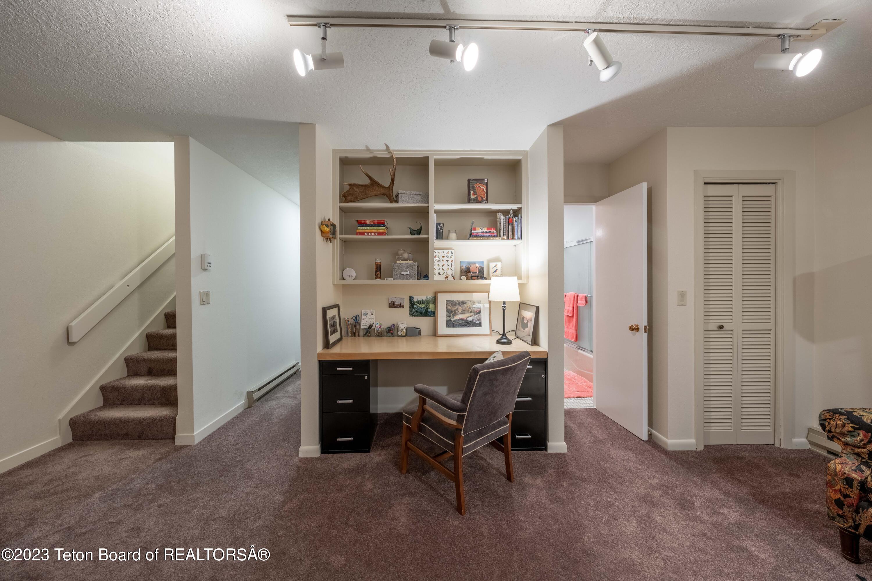 310 E SAGEBRUSH Drive, E