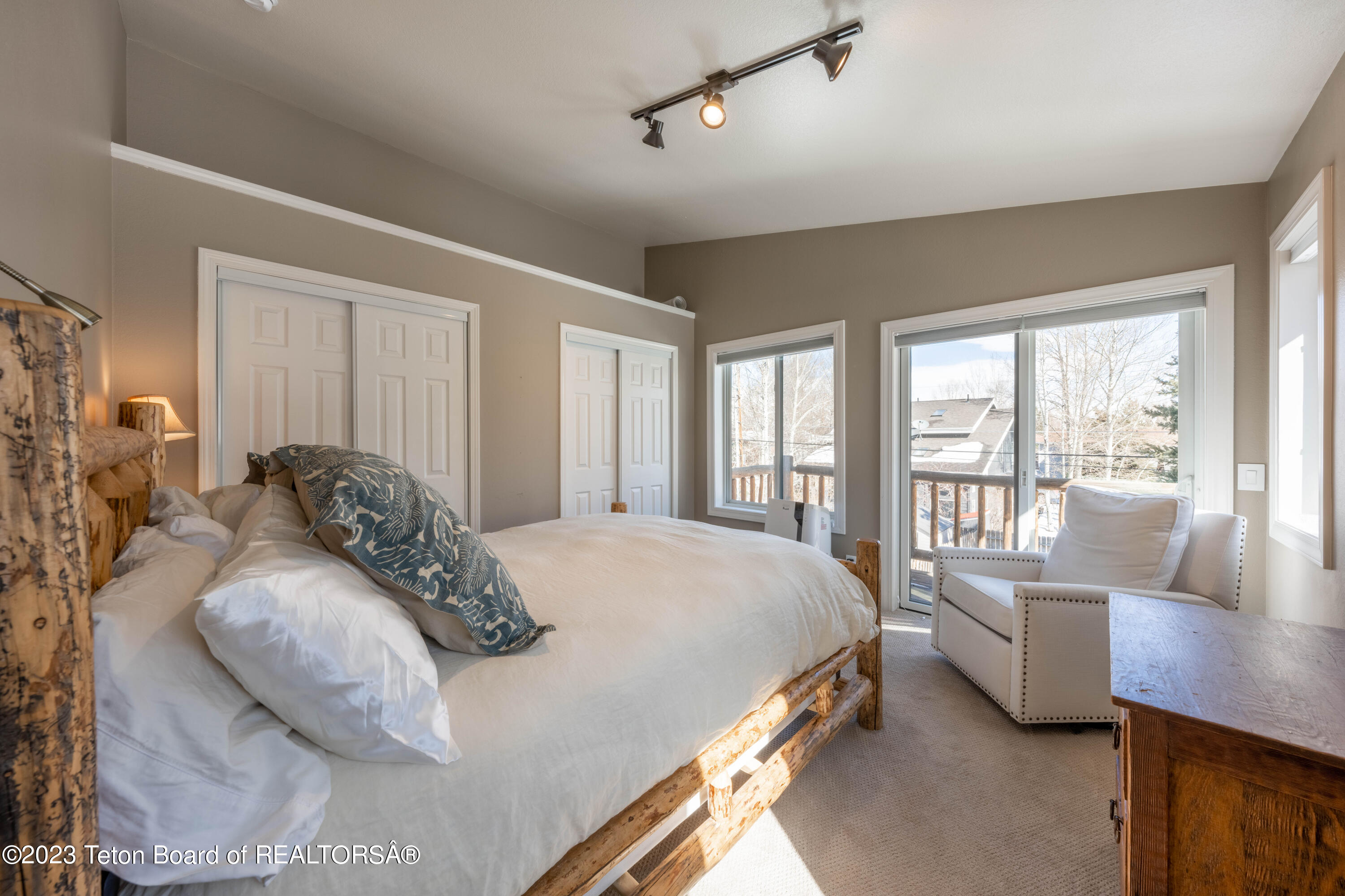 645 E SIMPSON Avenue