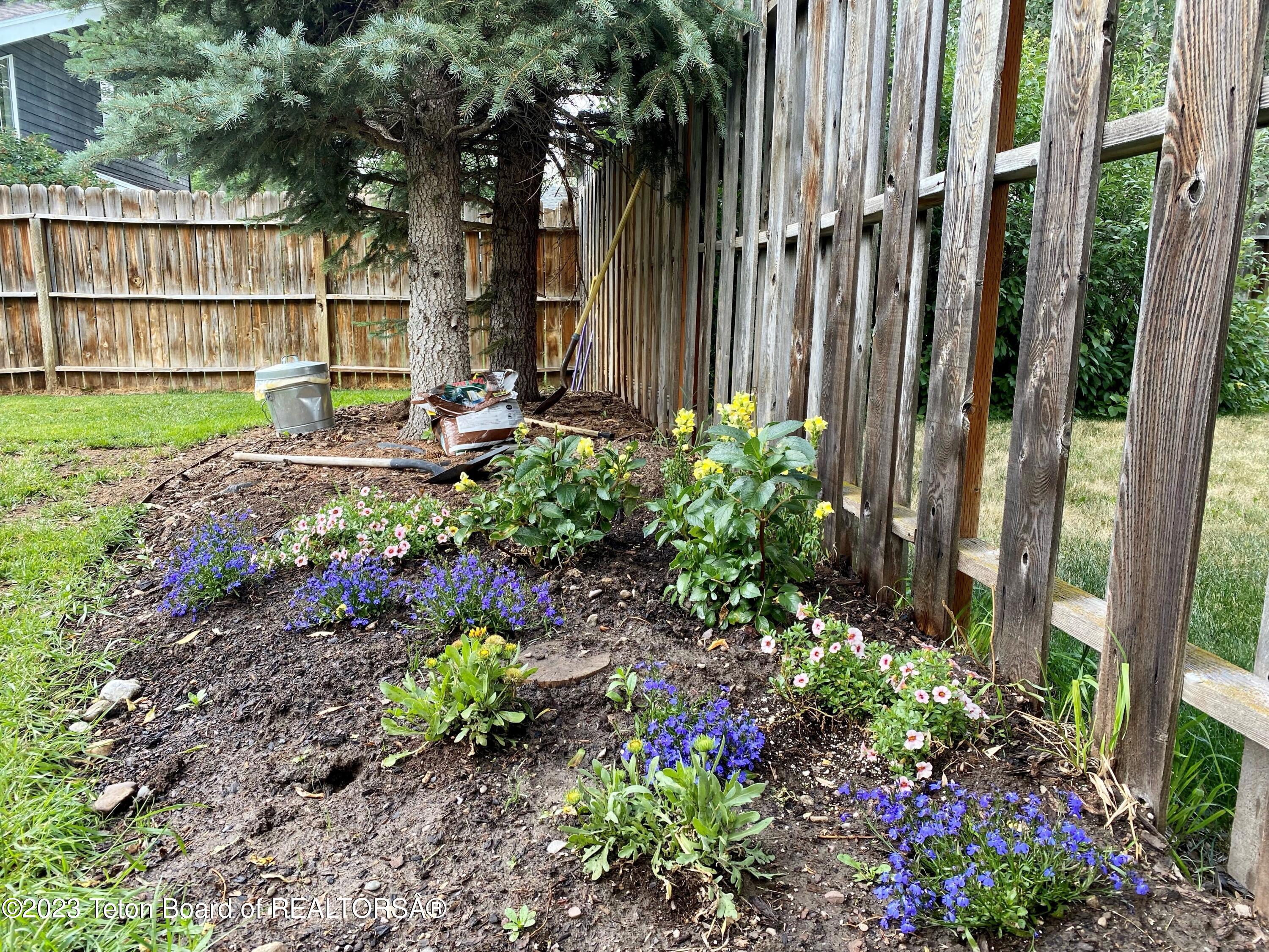 645 E SIMPSON Avenue