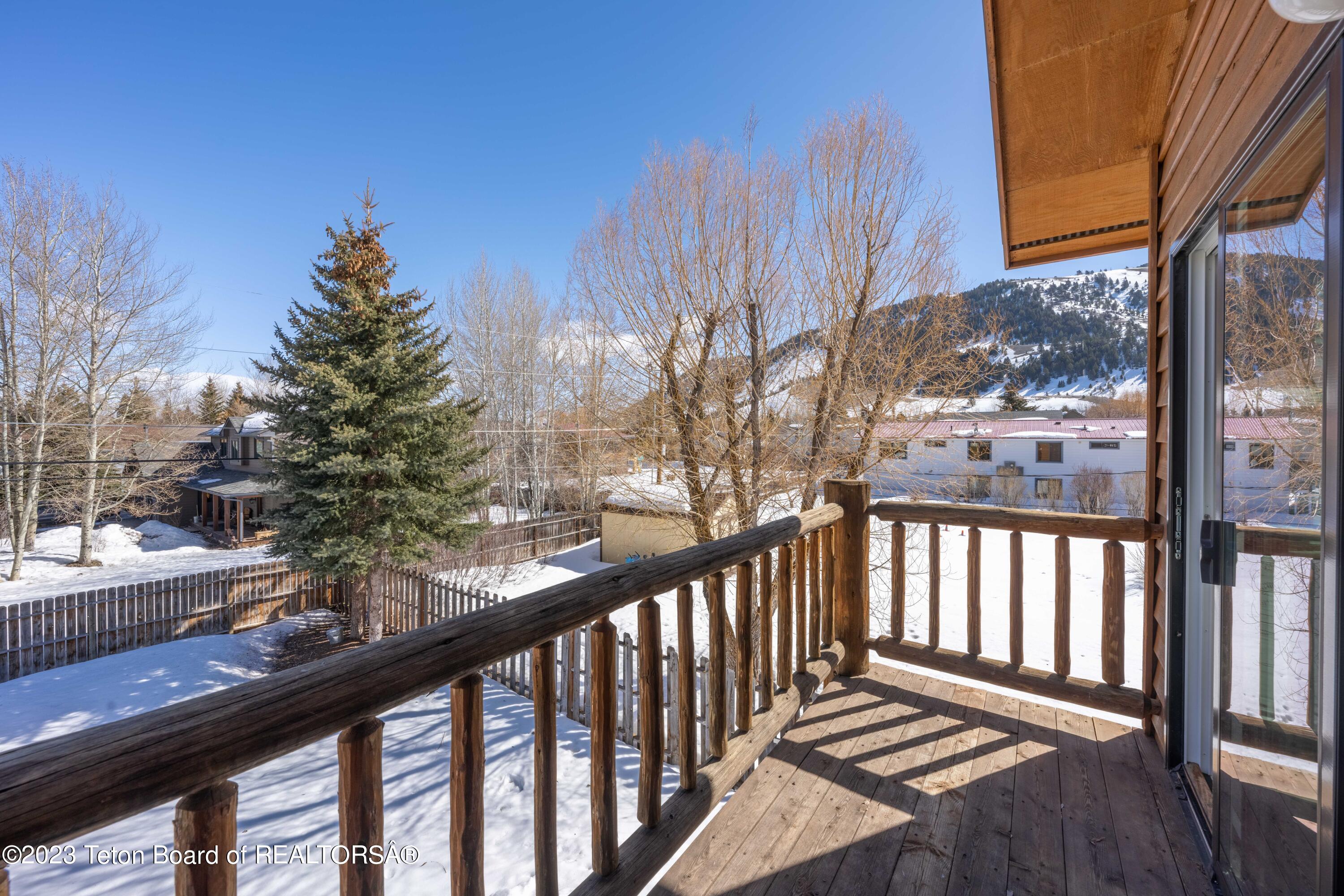 645 E SIMPSON Avenue