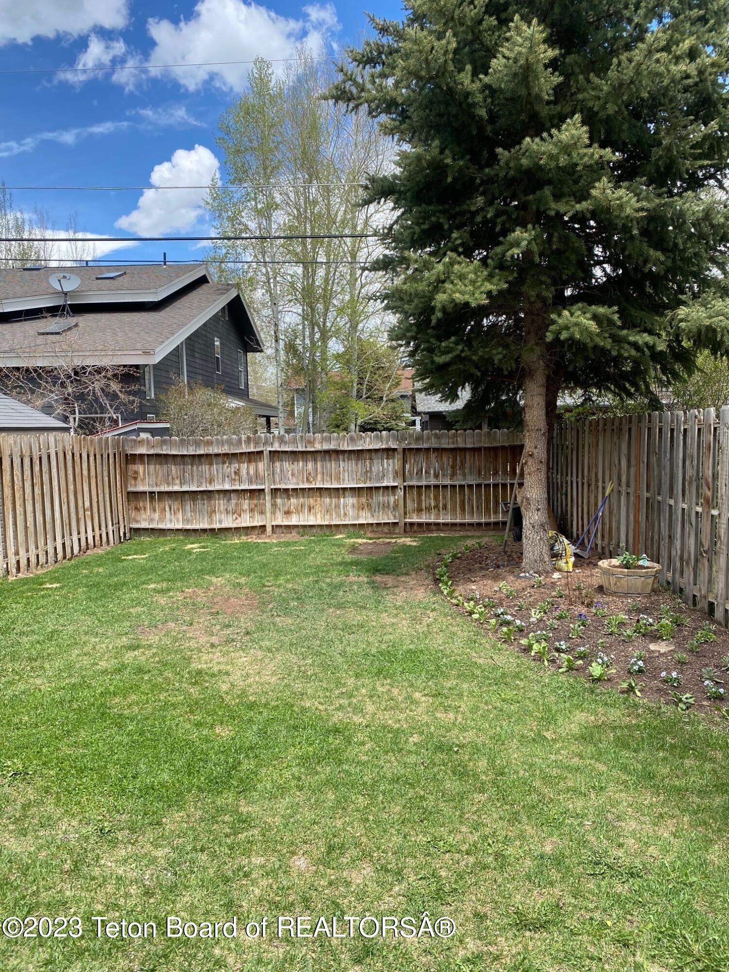 645 E SIMPSON Avenue