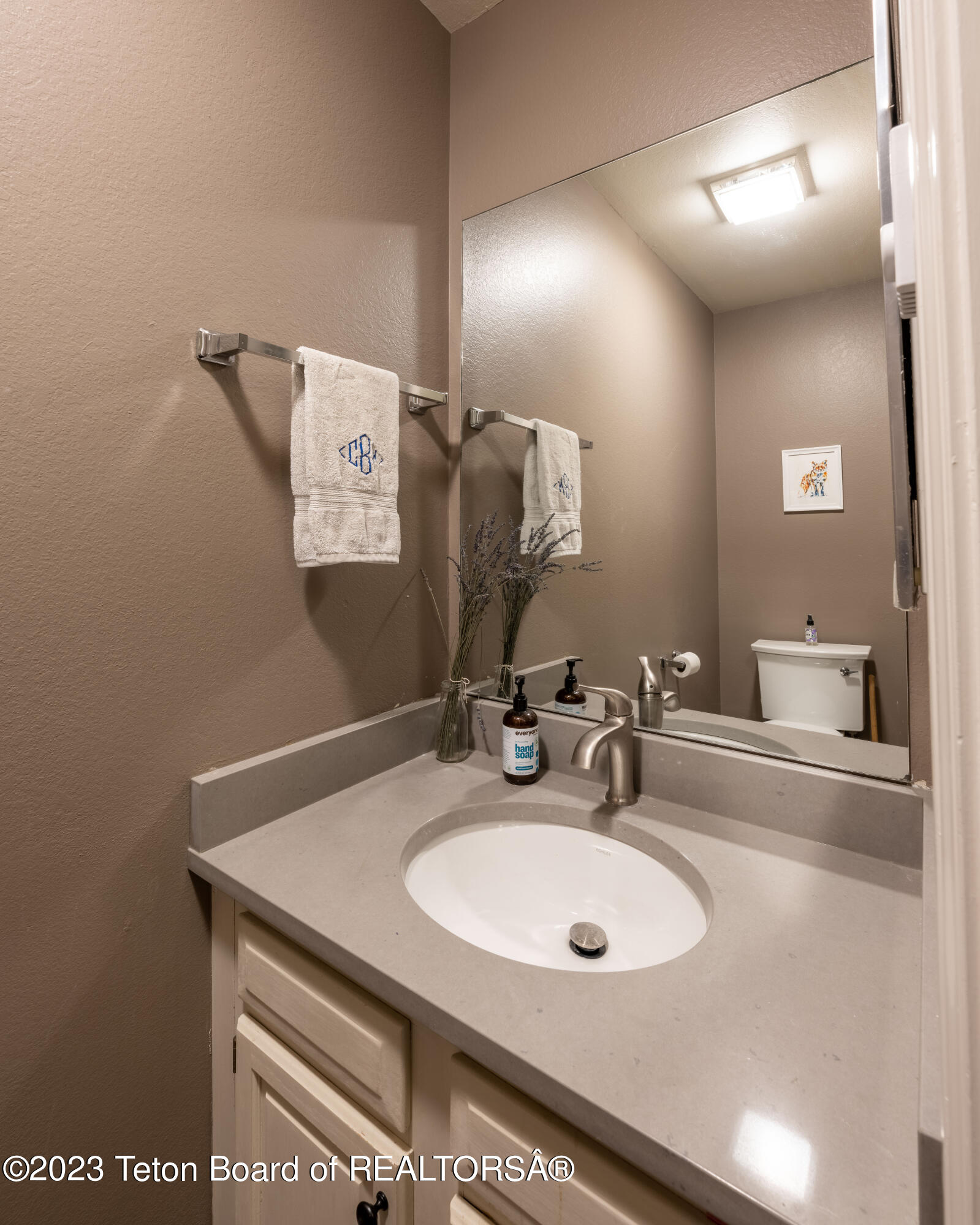 645 E SIMPSON Avenue