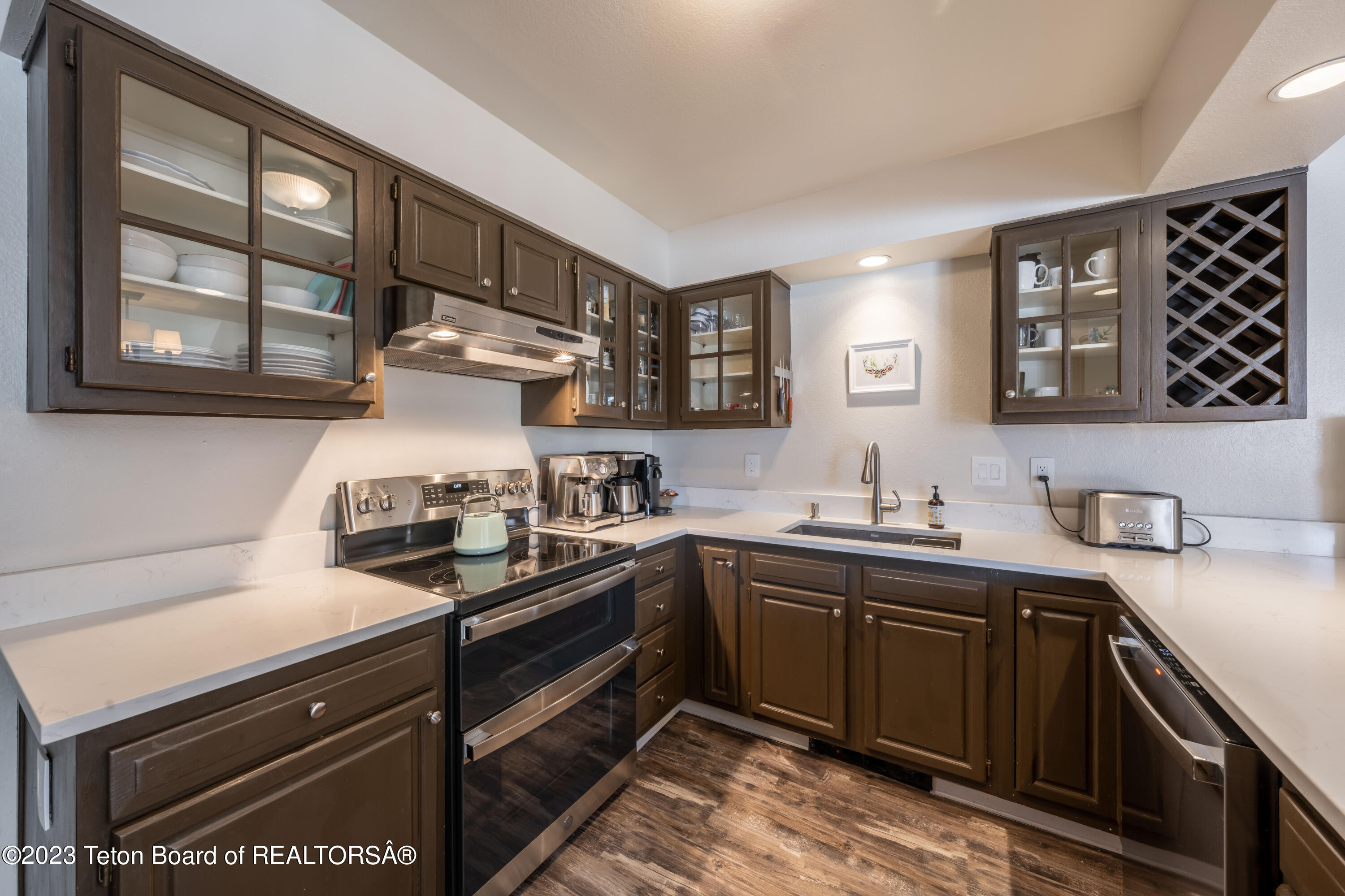 645 E SIMPSON Avenue