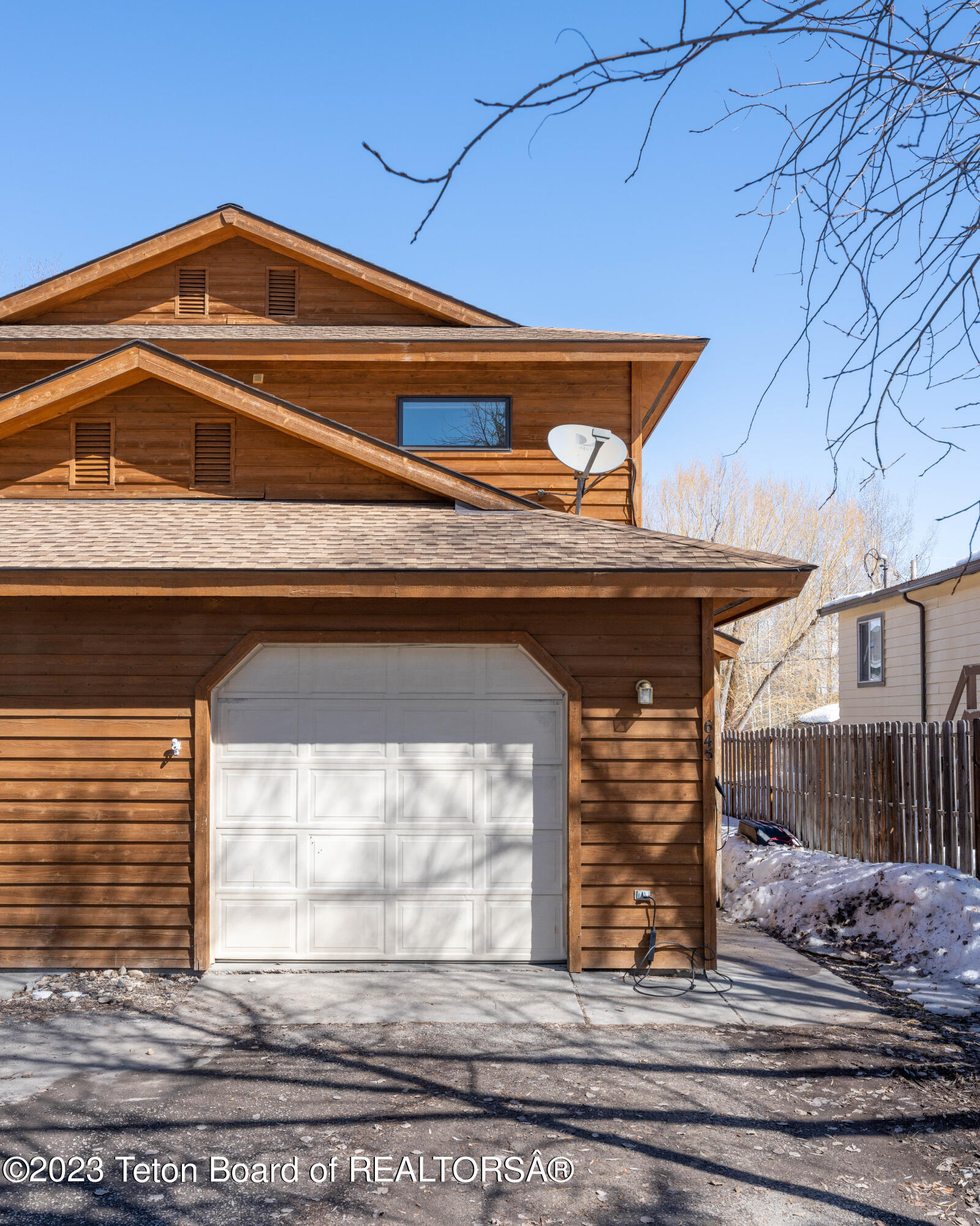 645 E SIMPSON Avenue