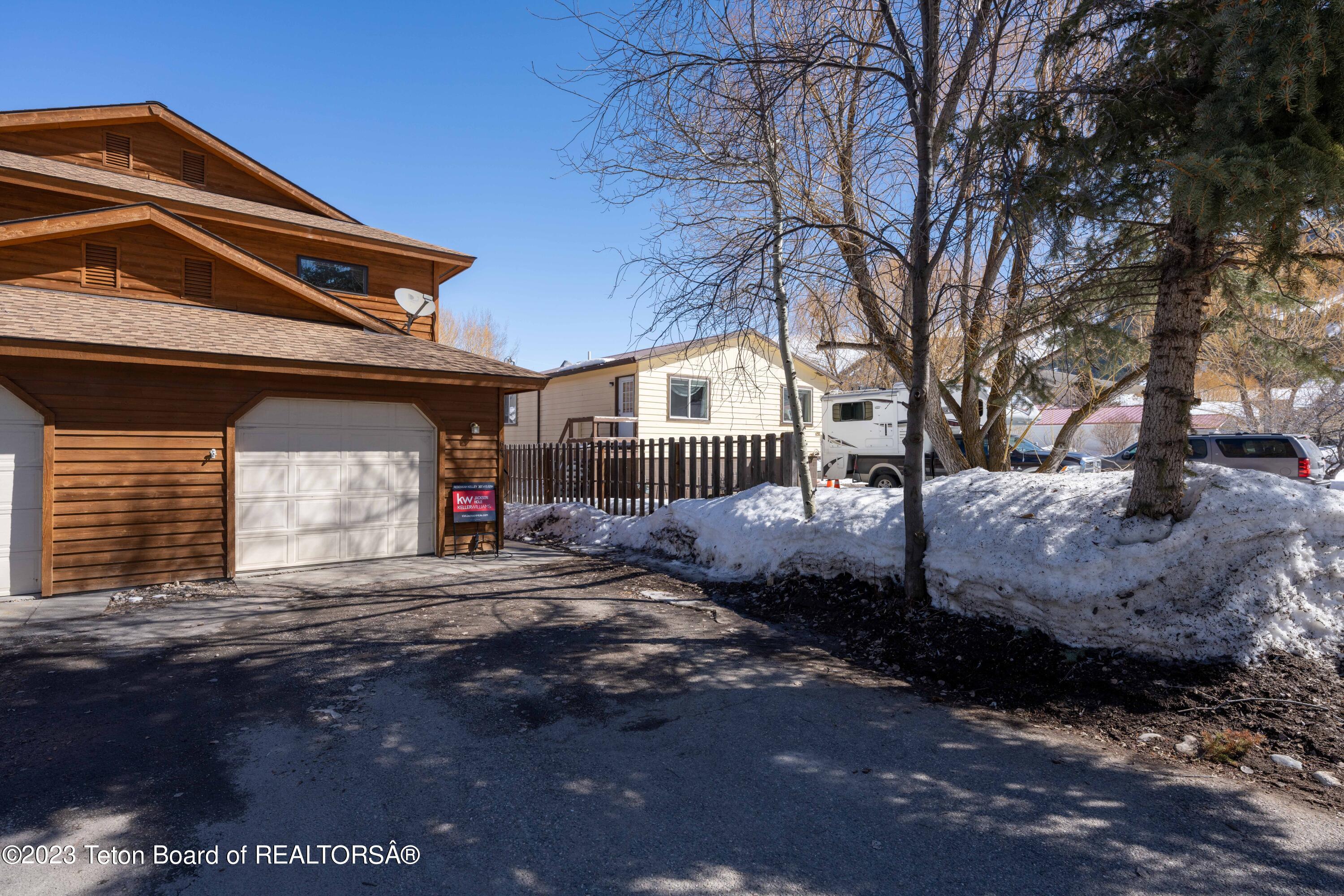 645 E SIMPSON Avenue