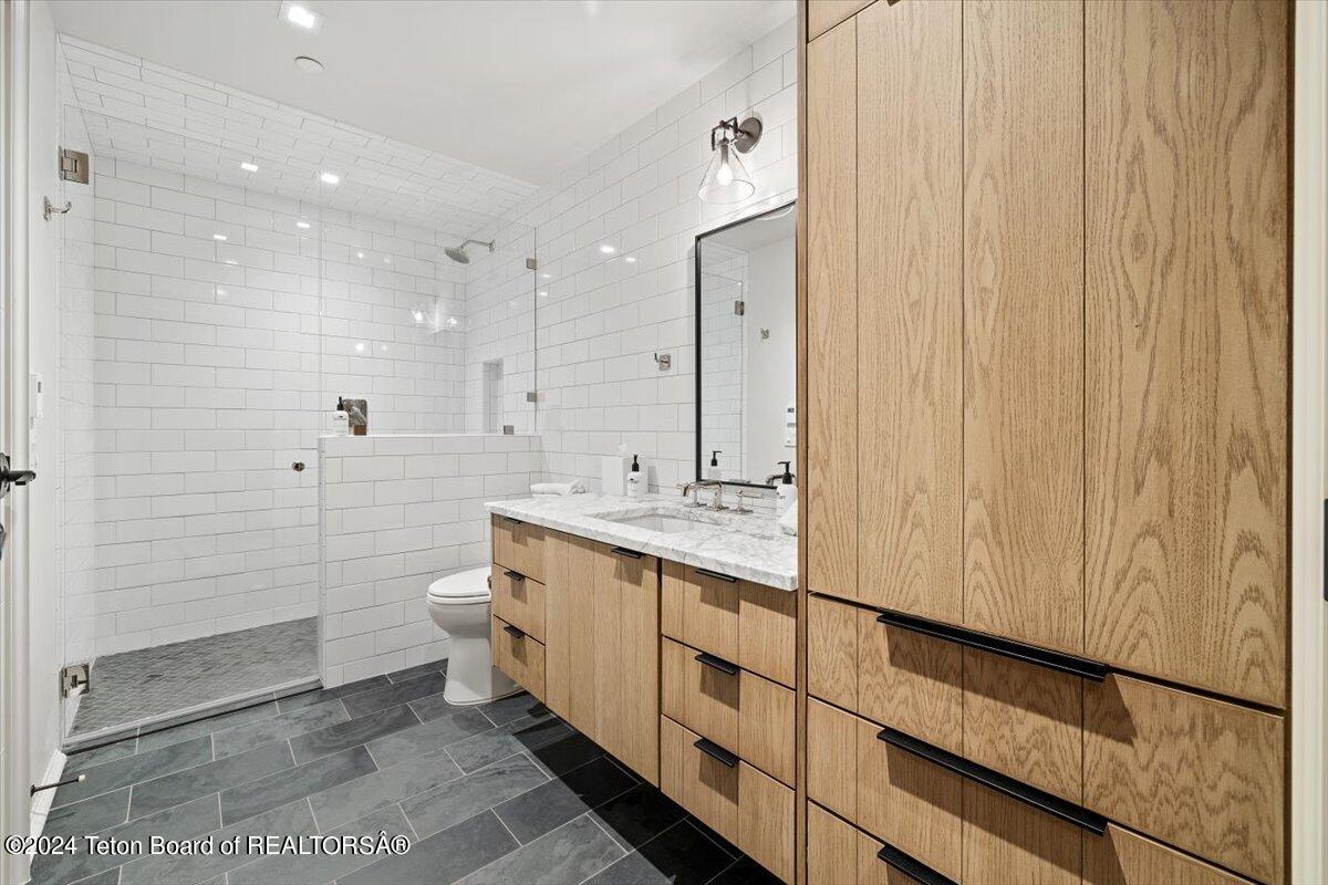 175 S GLENWOOD Street, 203